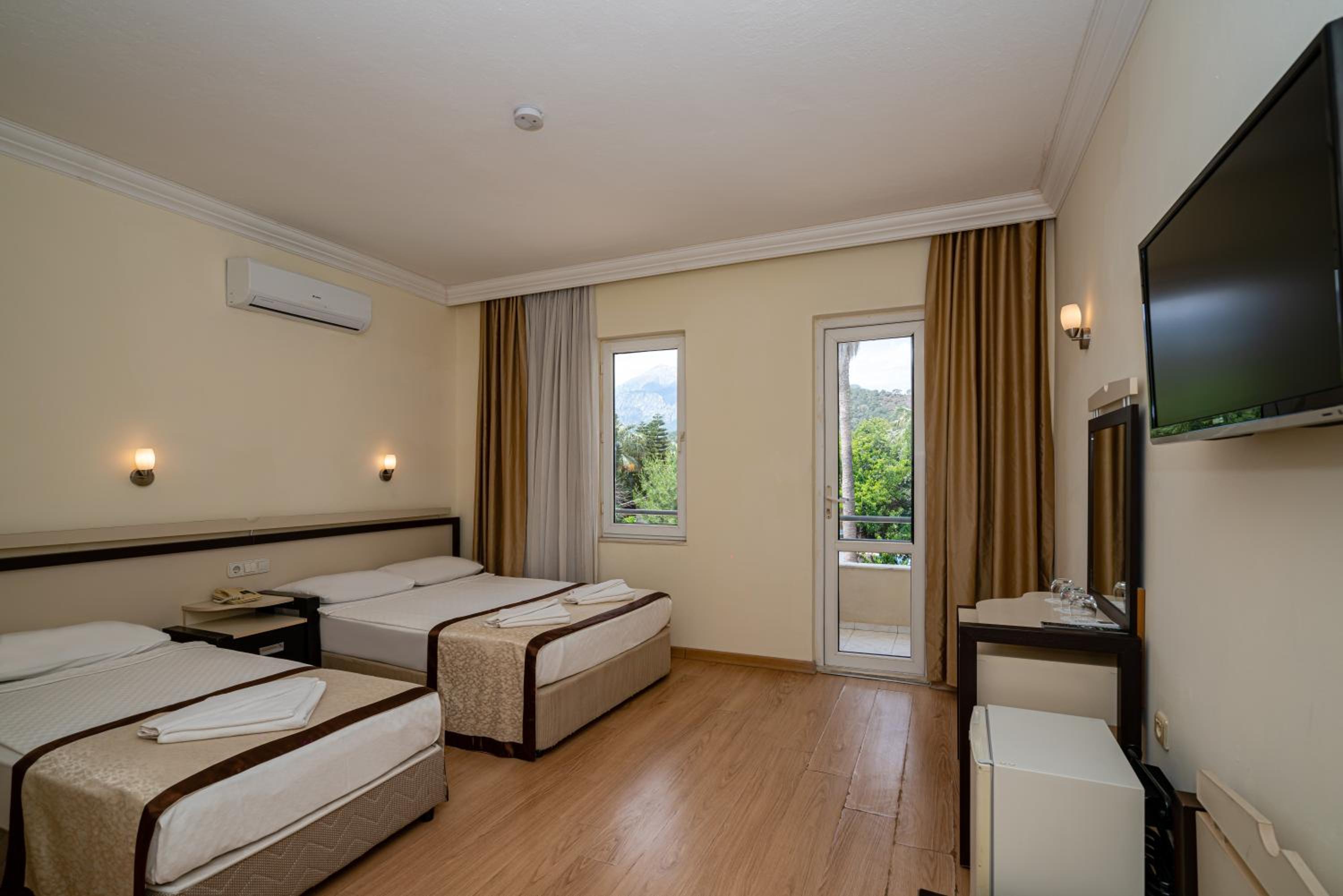 Standard Double Room photo 3