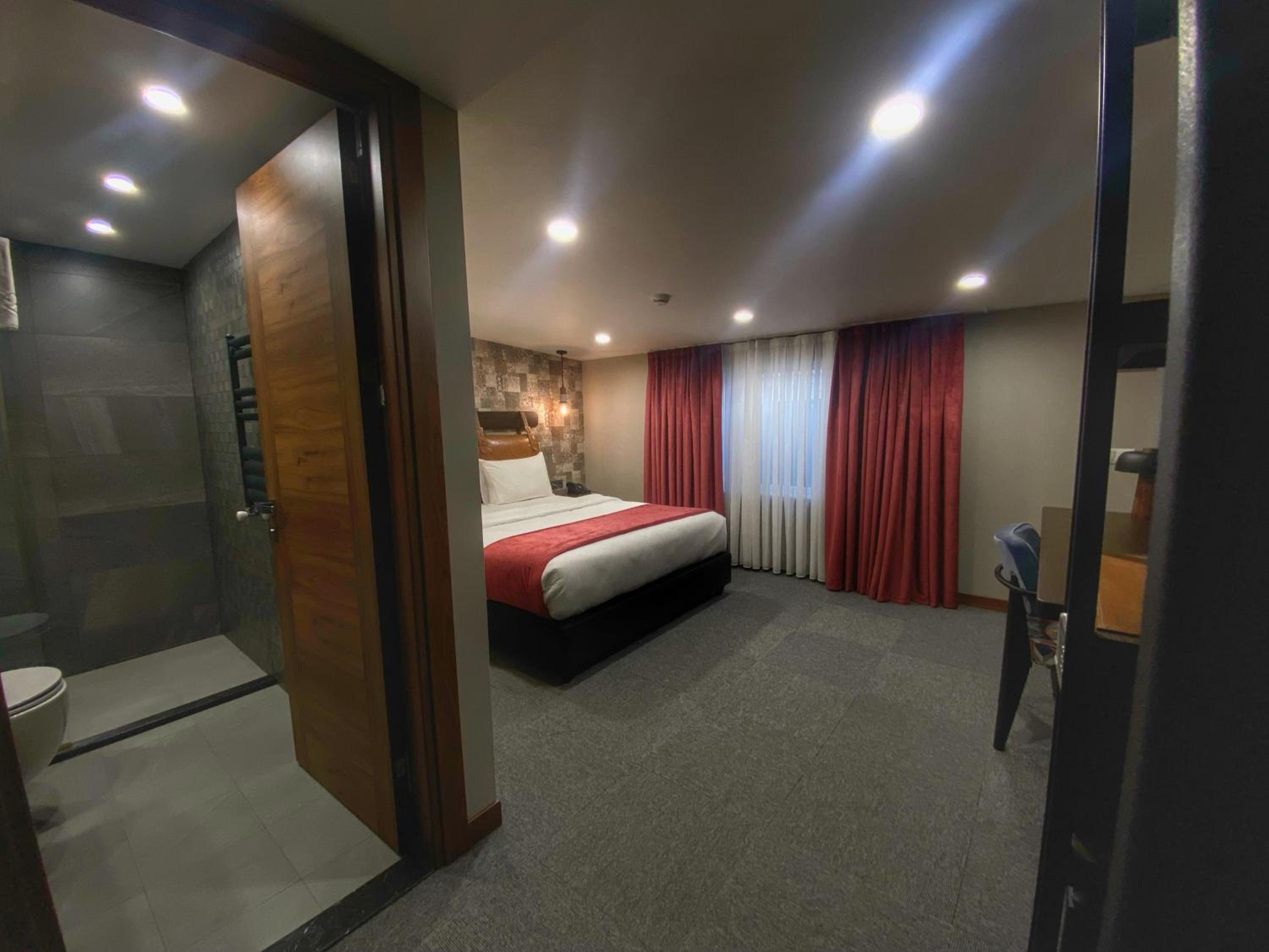 Budget Double or Twin Room - Photo 8