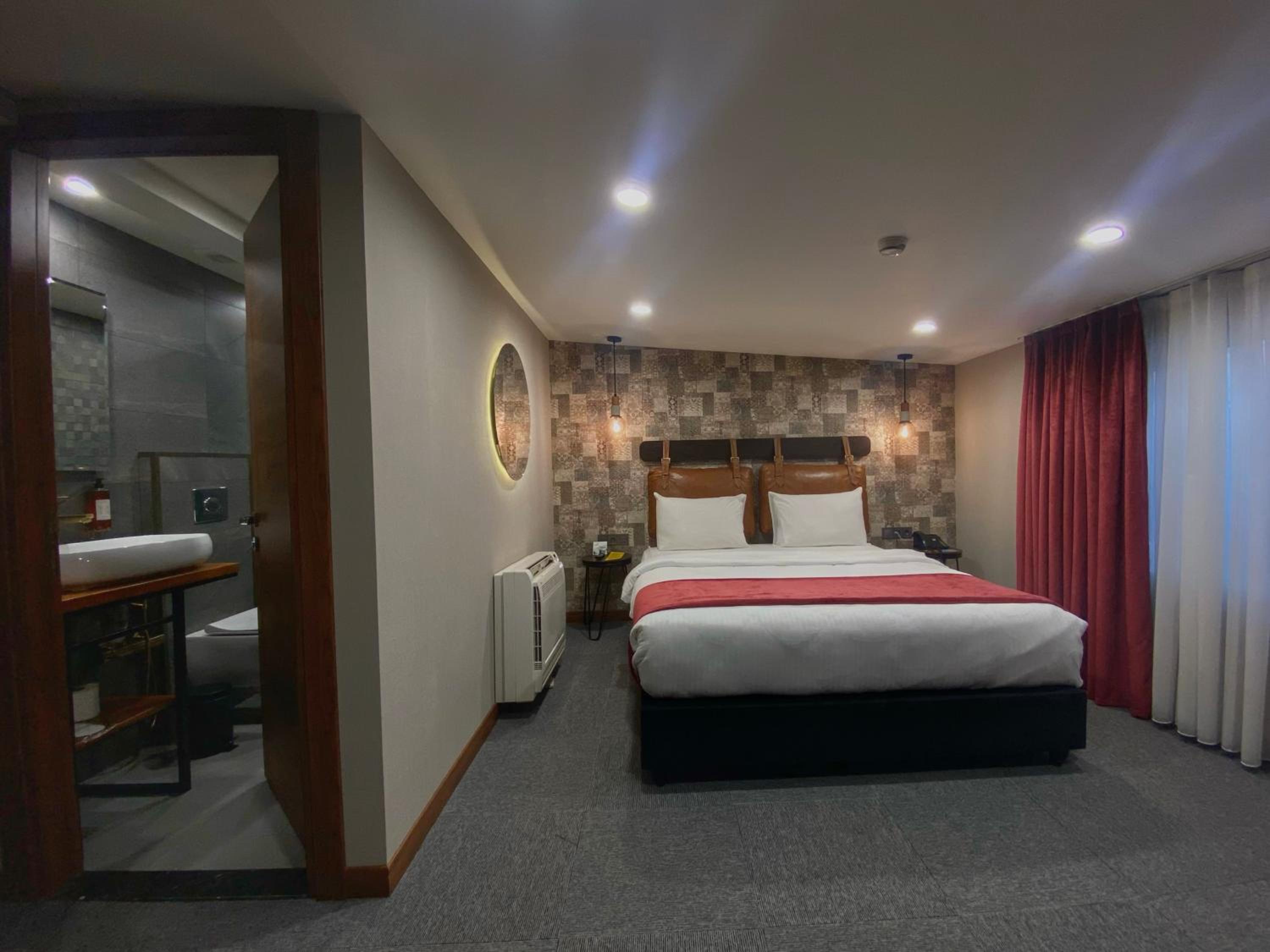 Budget Double or Twin Room - Photo 9
