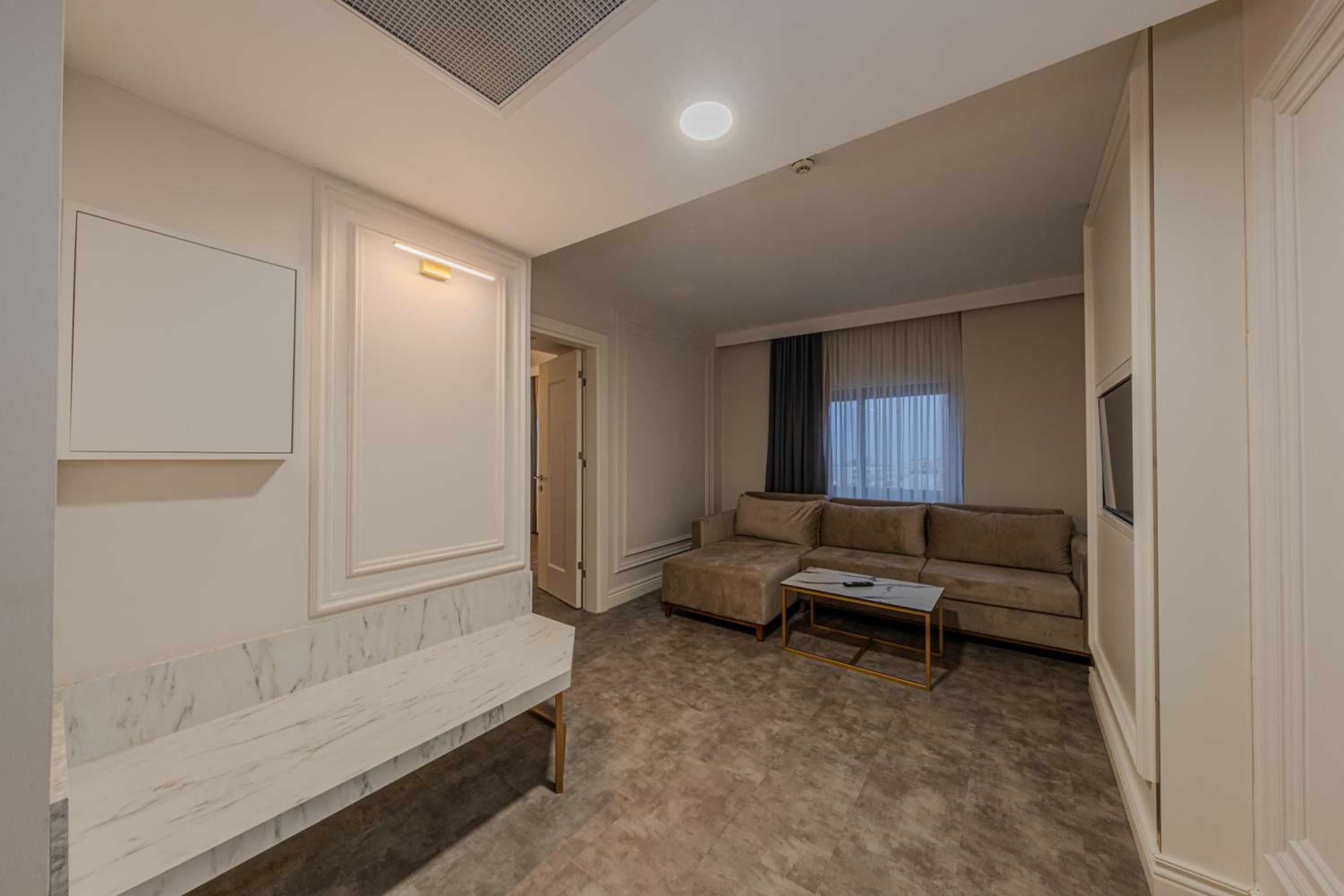 Deluxe King Suite with Sofa Bed and Spa Bath - Non-Smoking - Photo 2