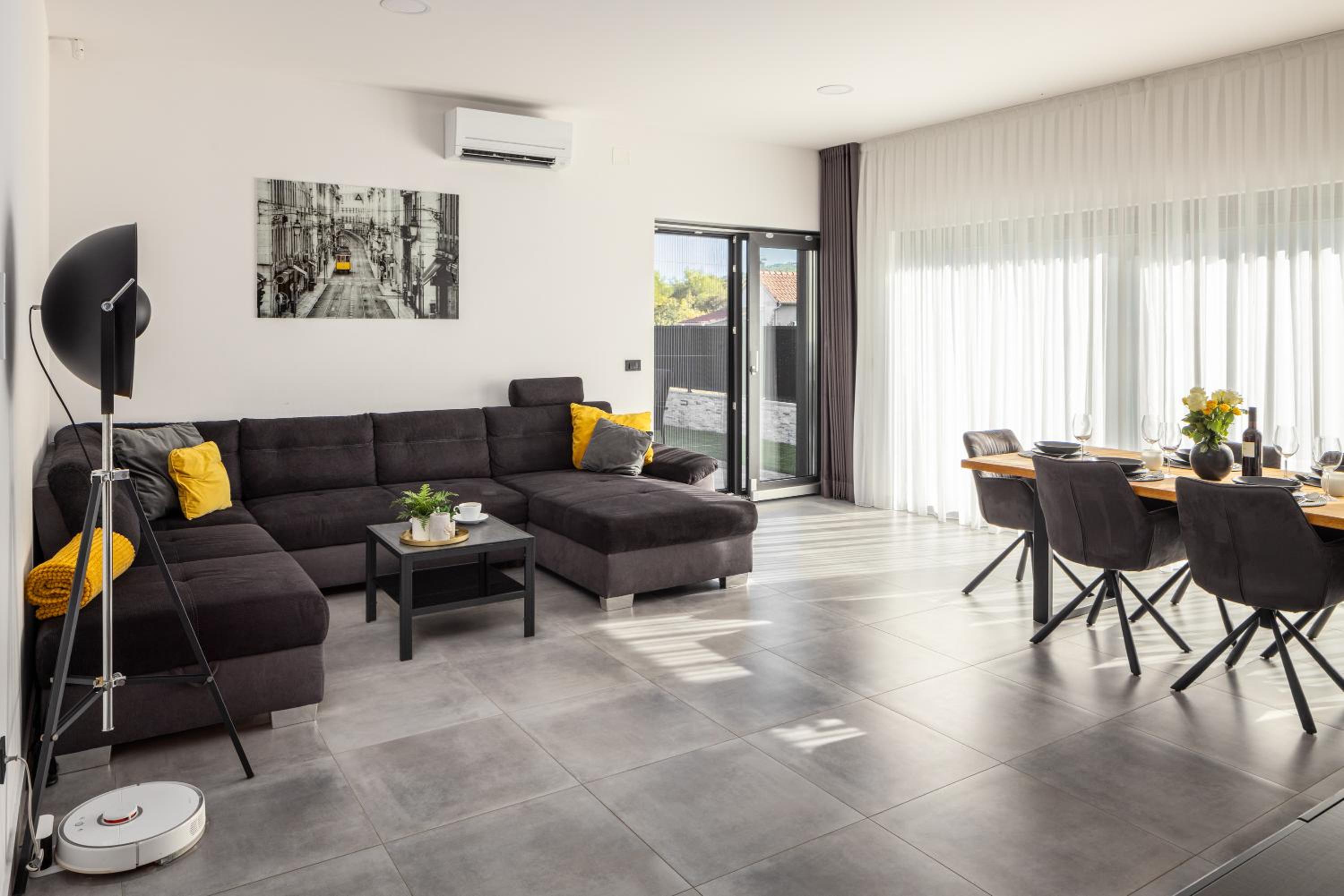 Three-Bedroom Villa photo 1