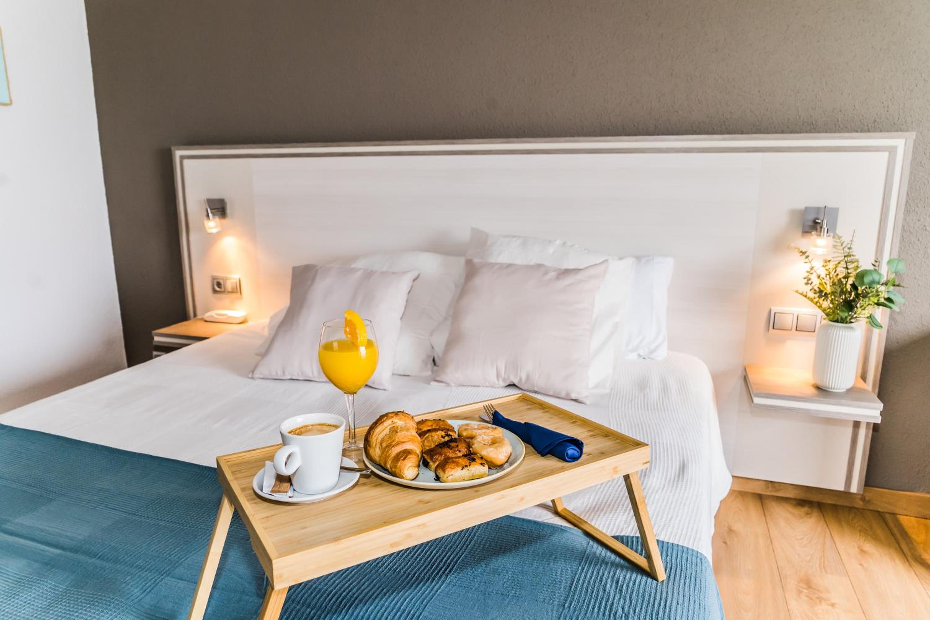 Deluxe Double Room with Balcony and Sea View photo 2