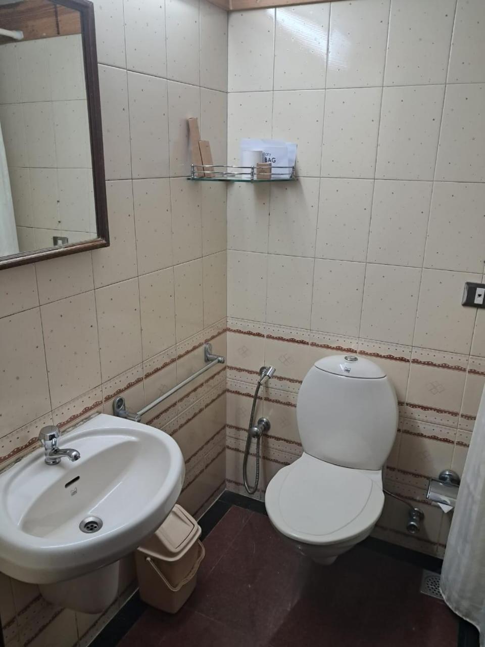 Standard King Room - Photo 4