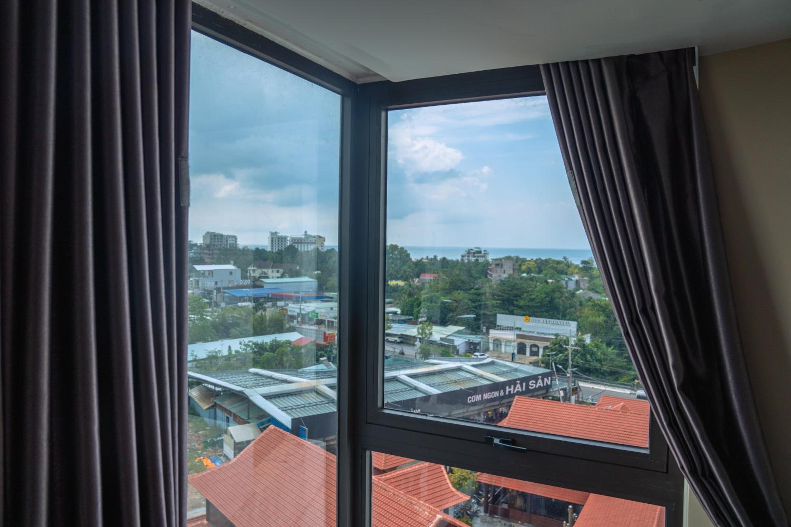 Deluxe Double or Twin Room with Ocean View photo 2
