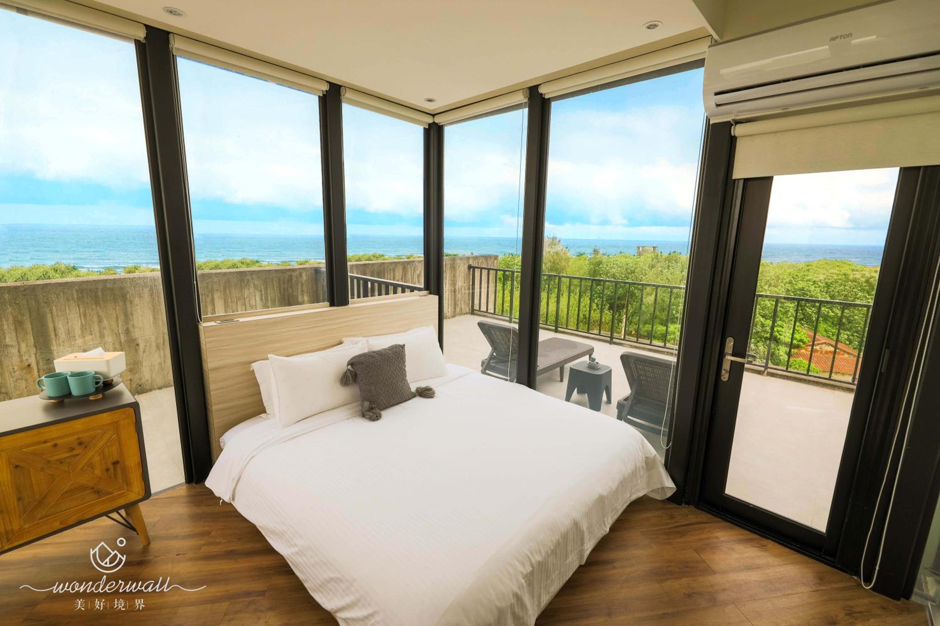 Deluxe Double Room with Balcony and Sea View