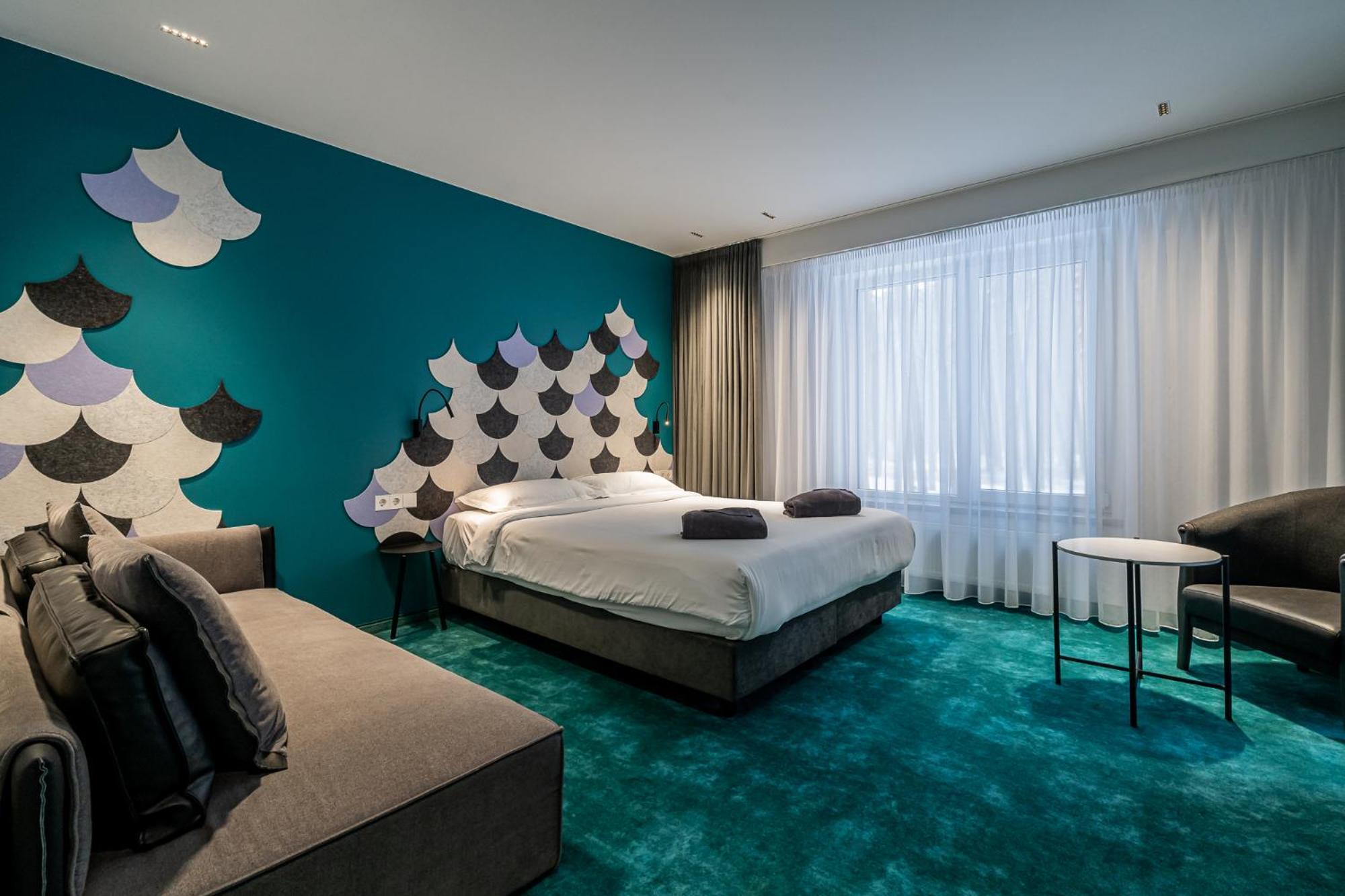 Double Room with Balcony - Photo 10
