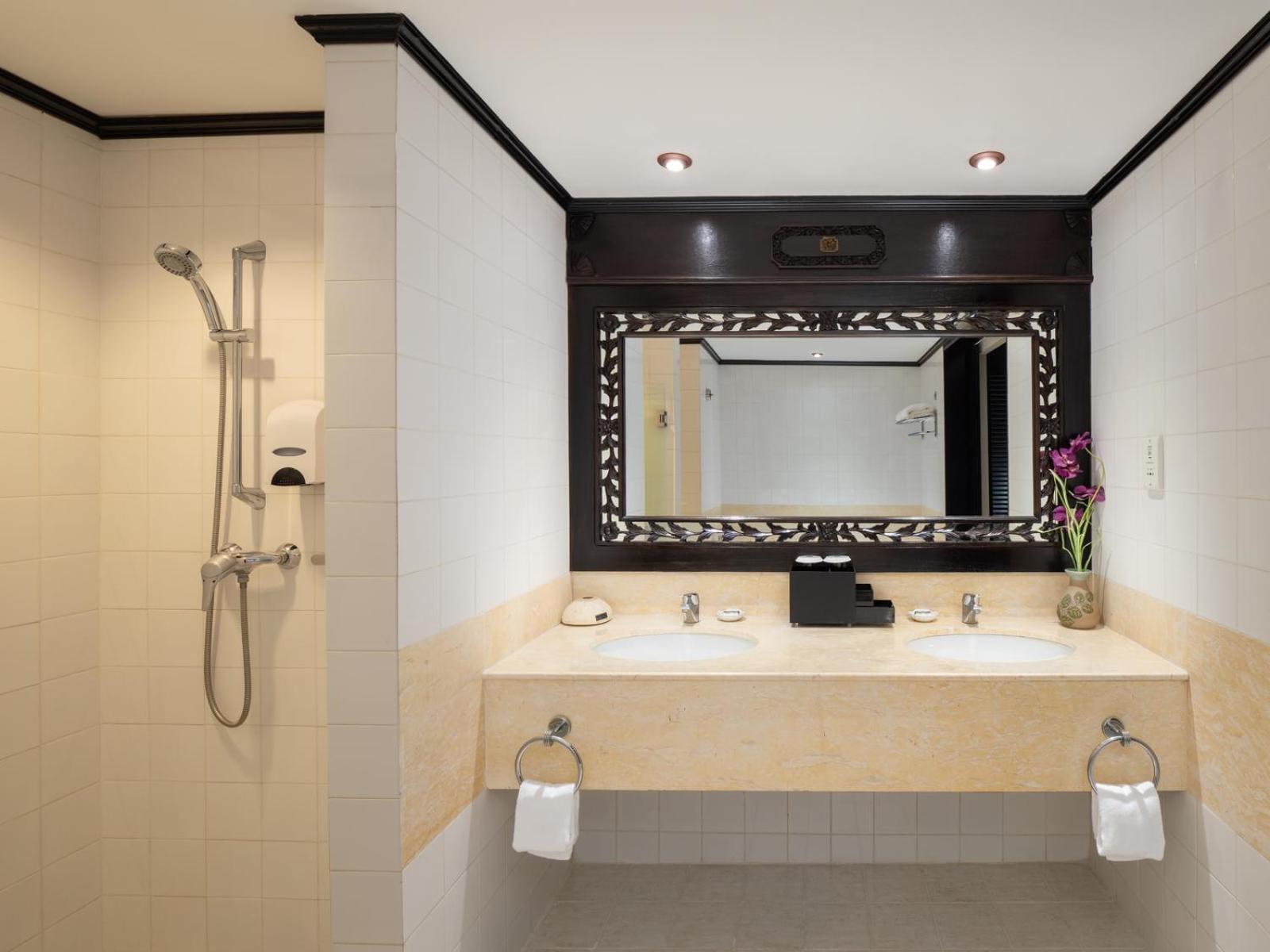 Suite - Photo 5