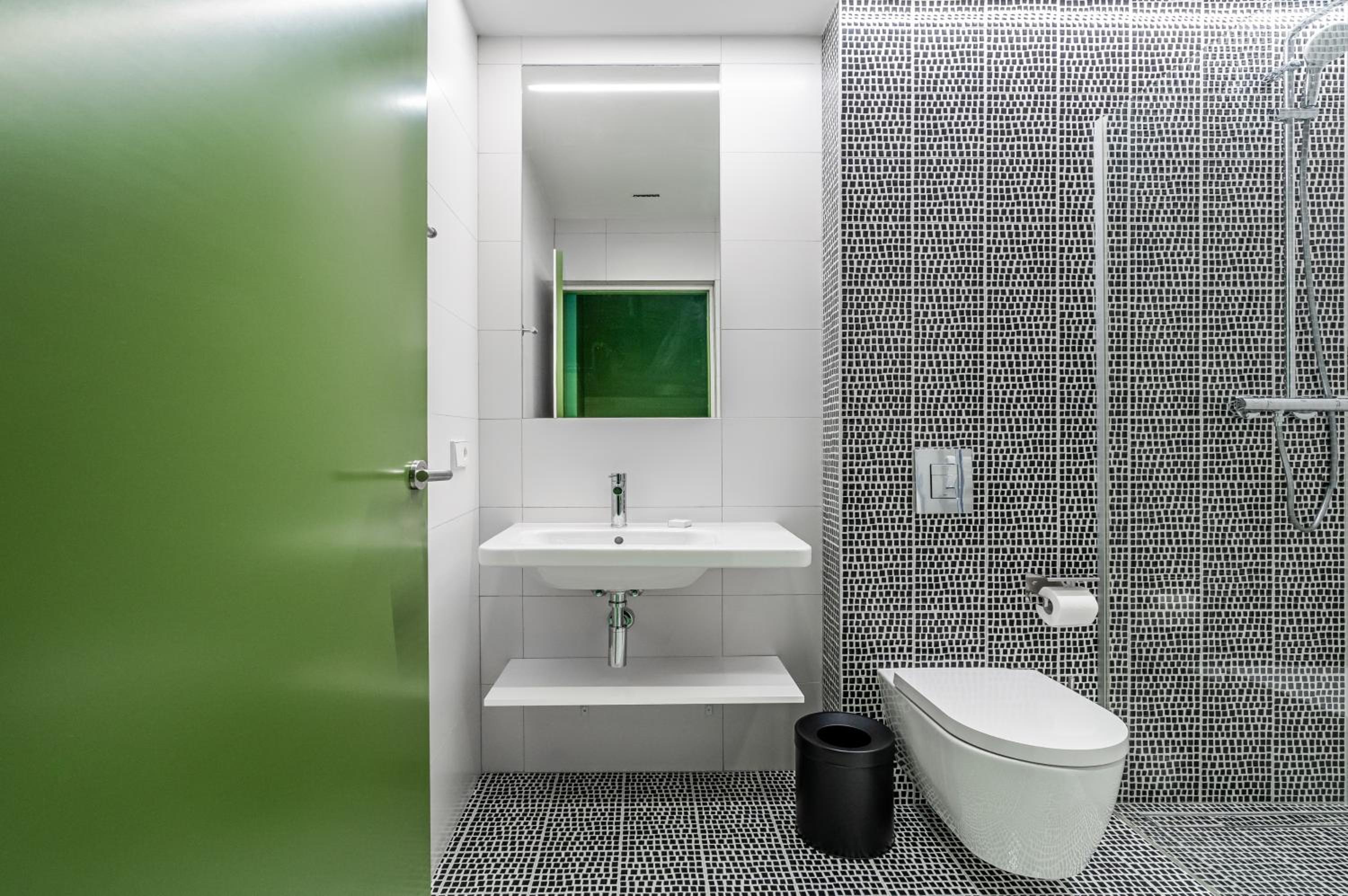 Twin Room with Balcony - Photo 6