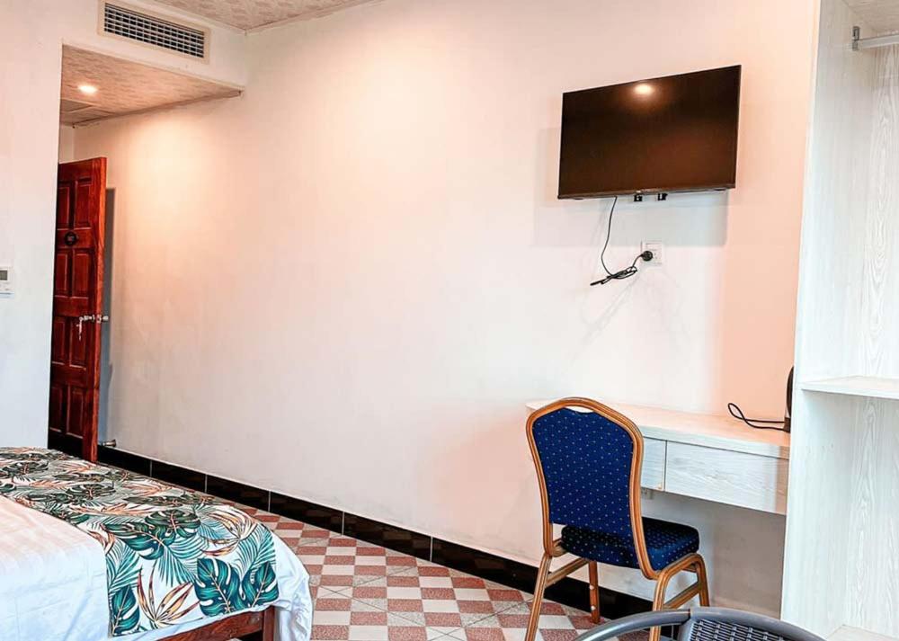 Standard Queen Room - Photo 1
