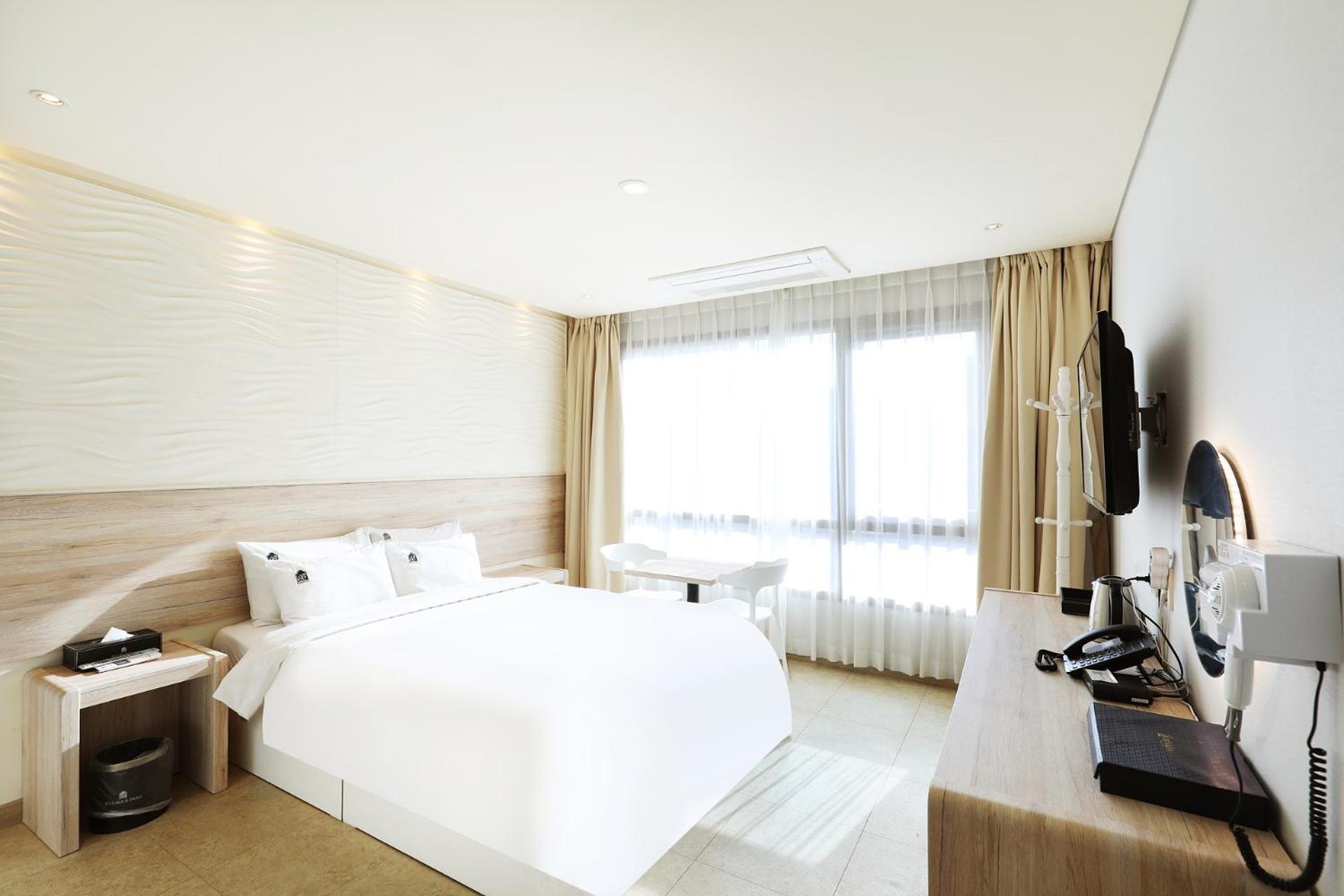 Deluxe Double Room with Bath photo 3