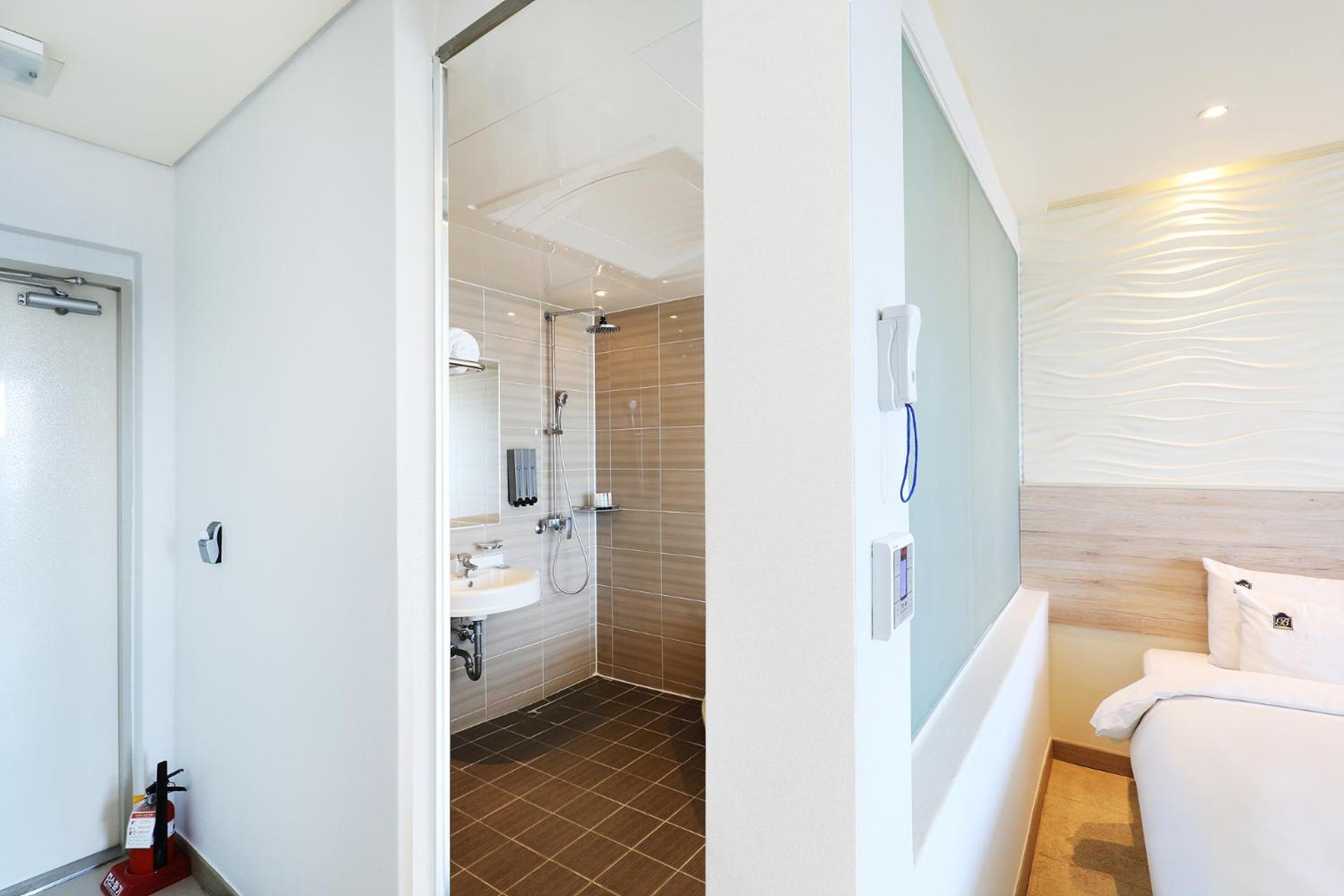 Superior Twin Room with Sea View photo 2