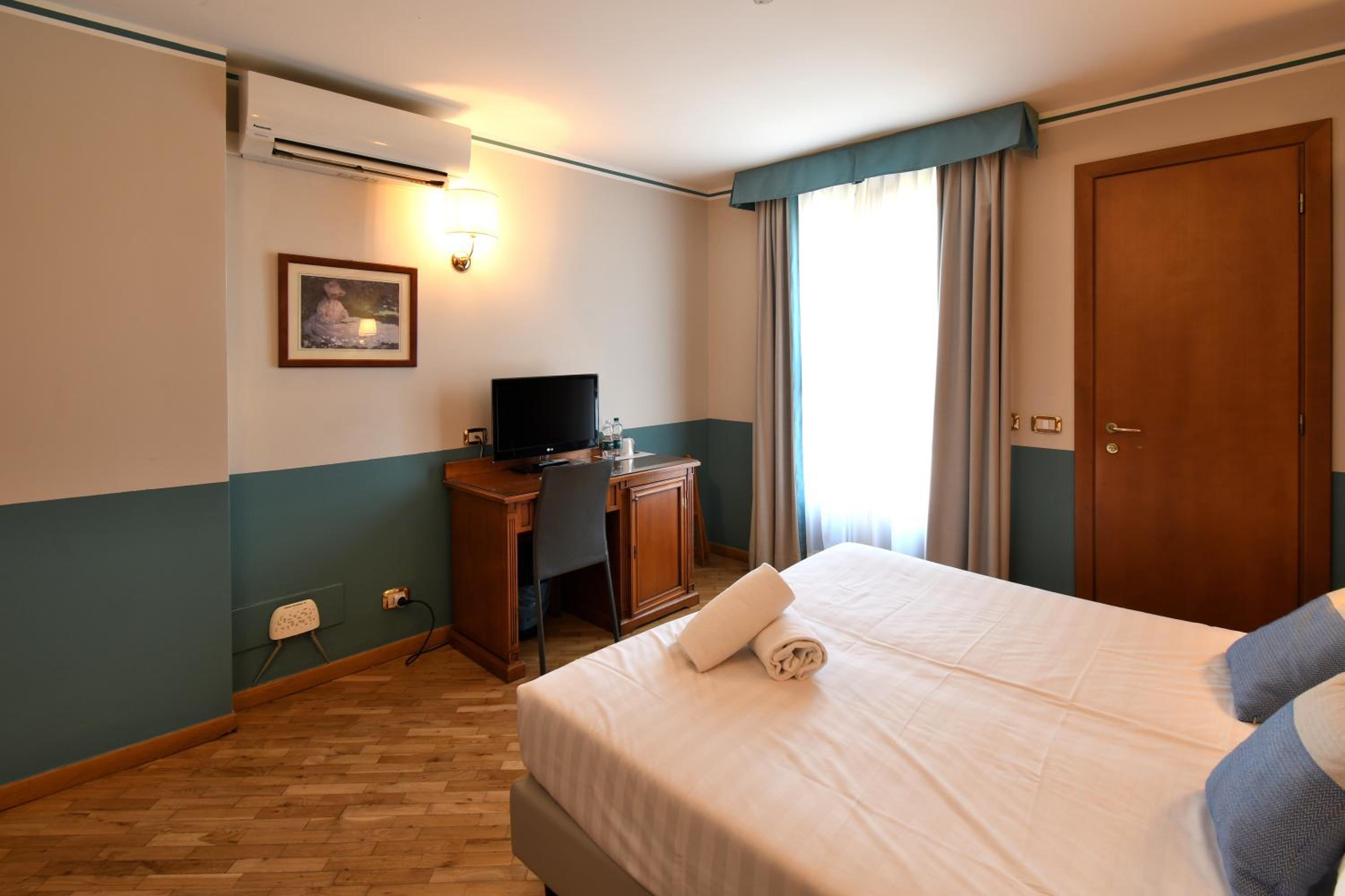Double Room - Photo 8