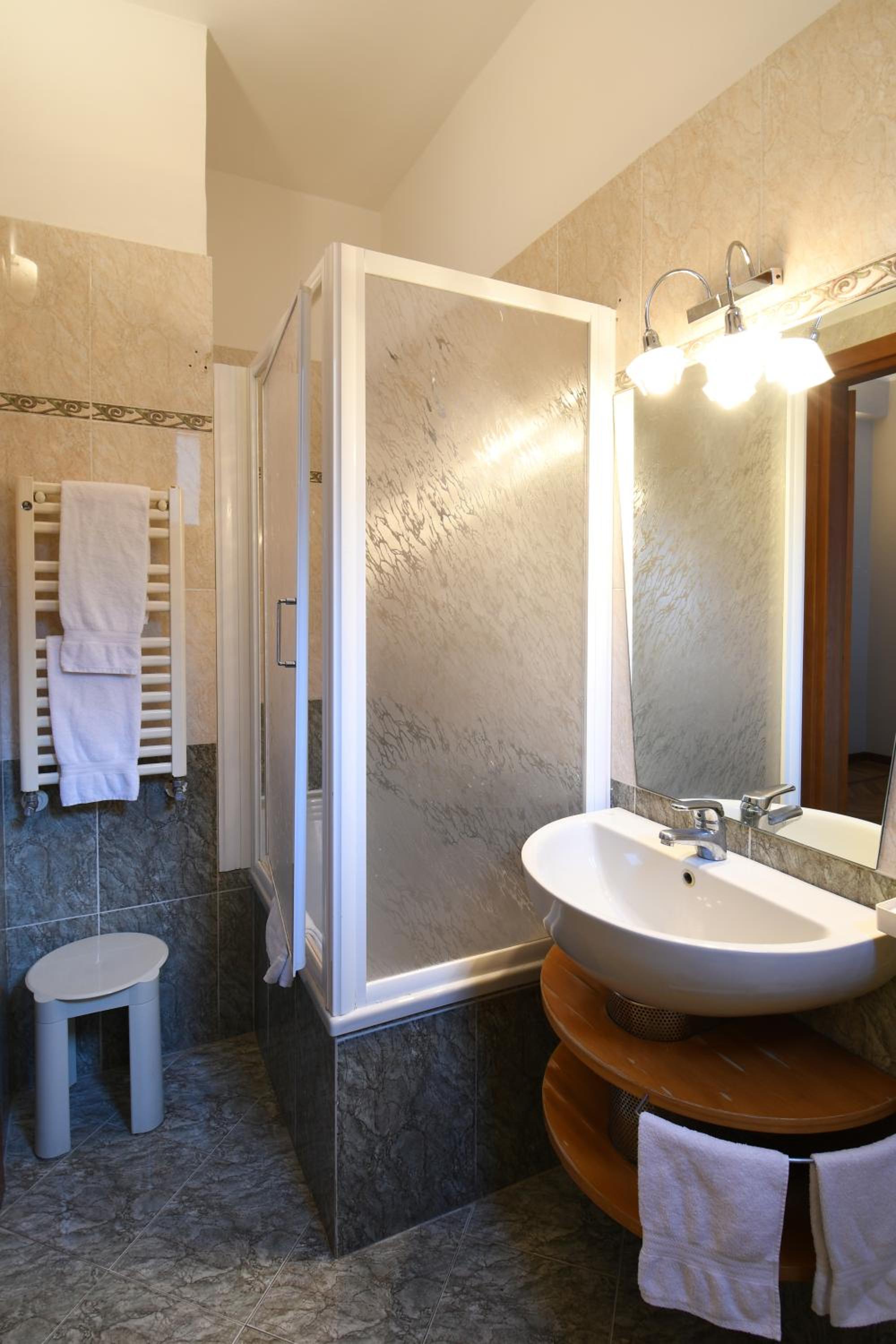 Double Room - Photo 6