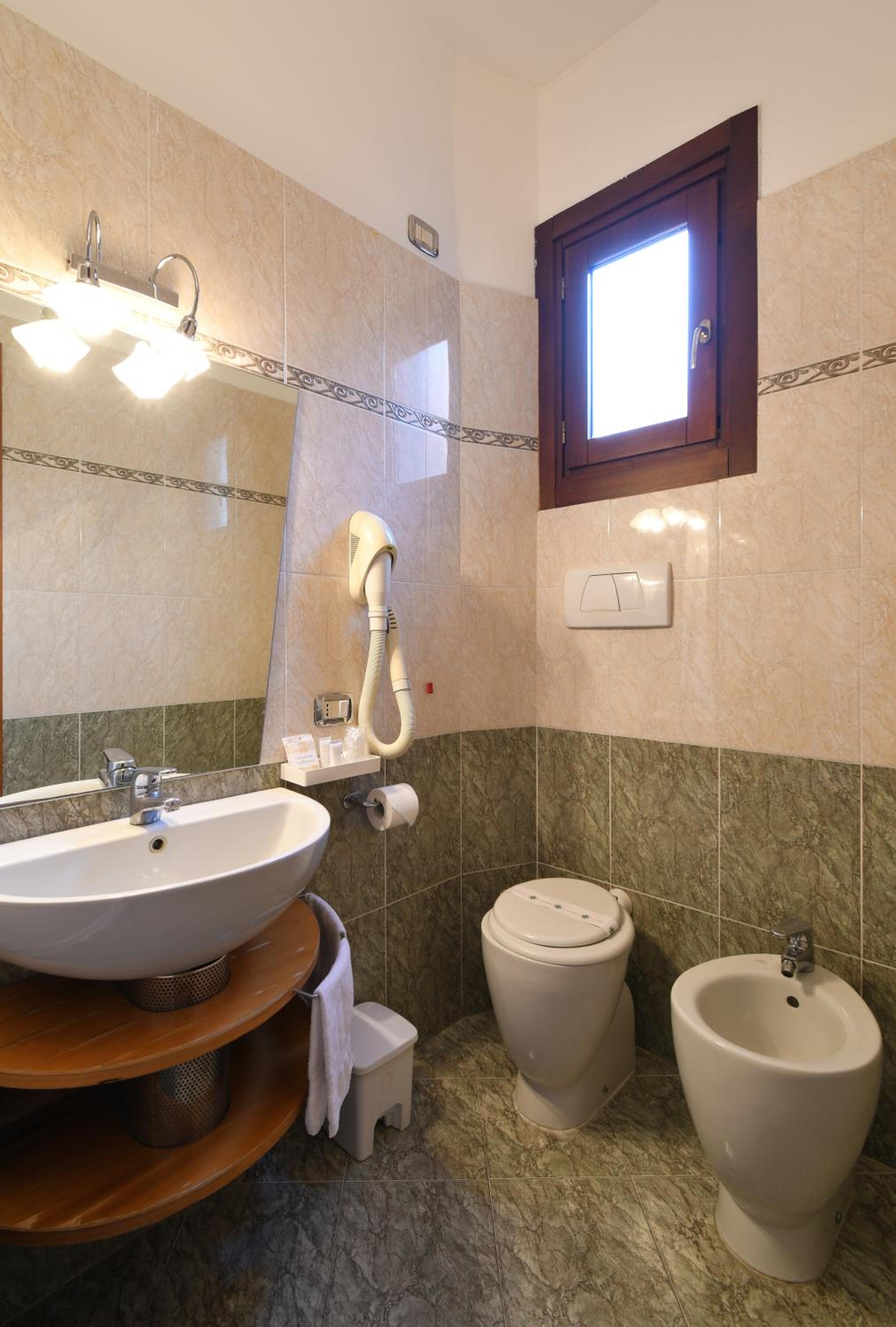 Double Room - Photo 5