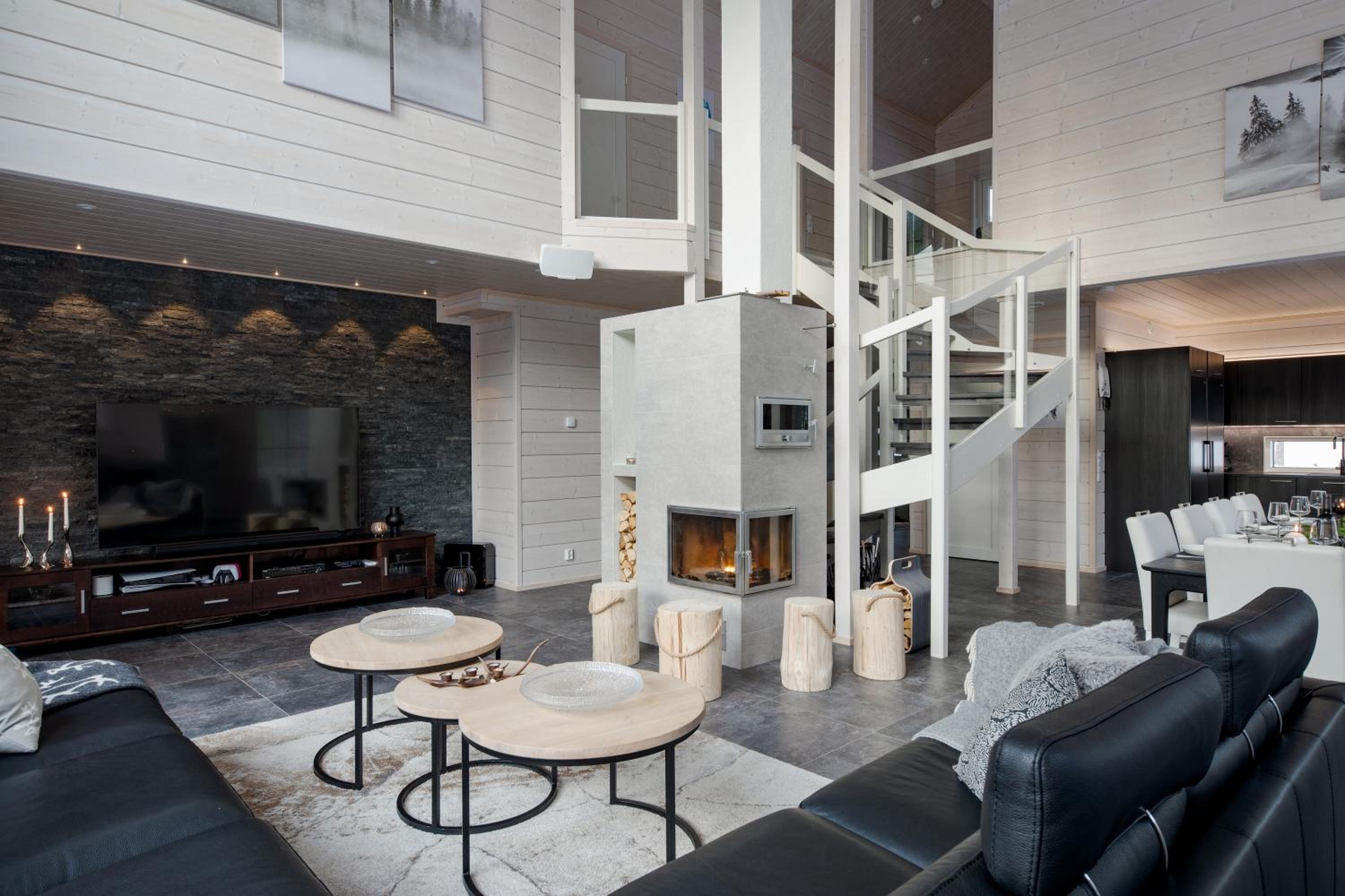 Villa photo 1
