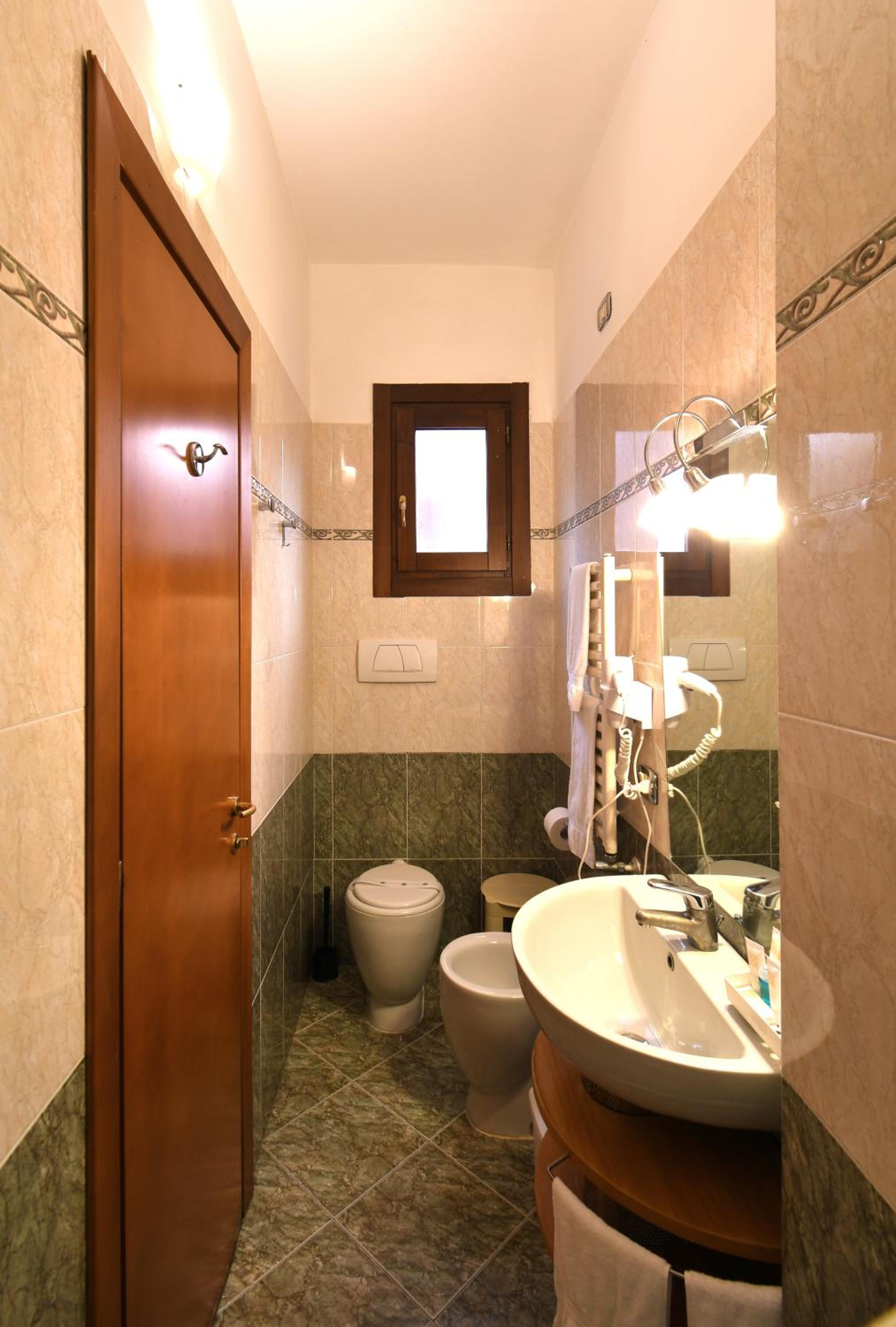 Small Double Room - Photo 5