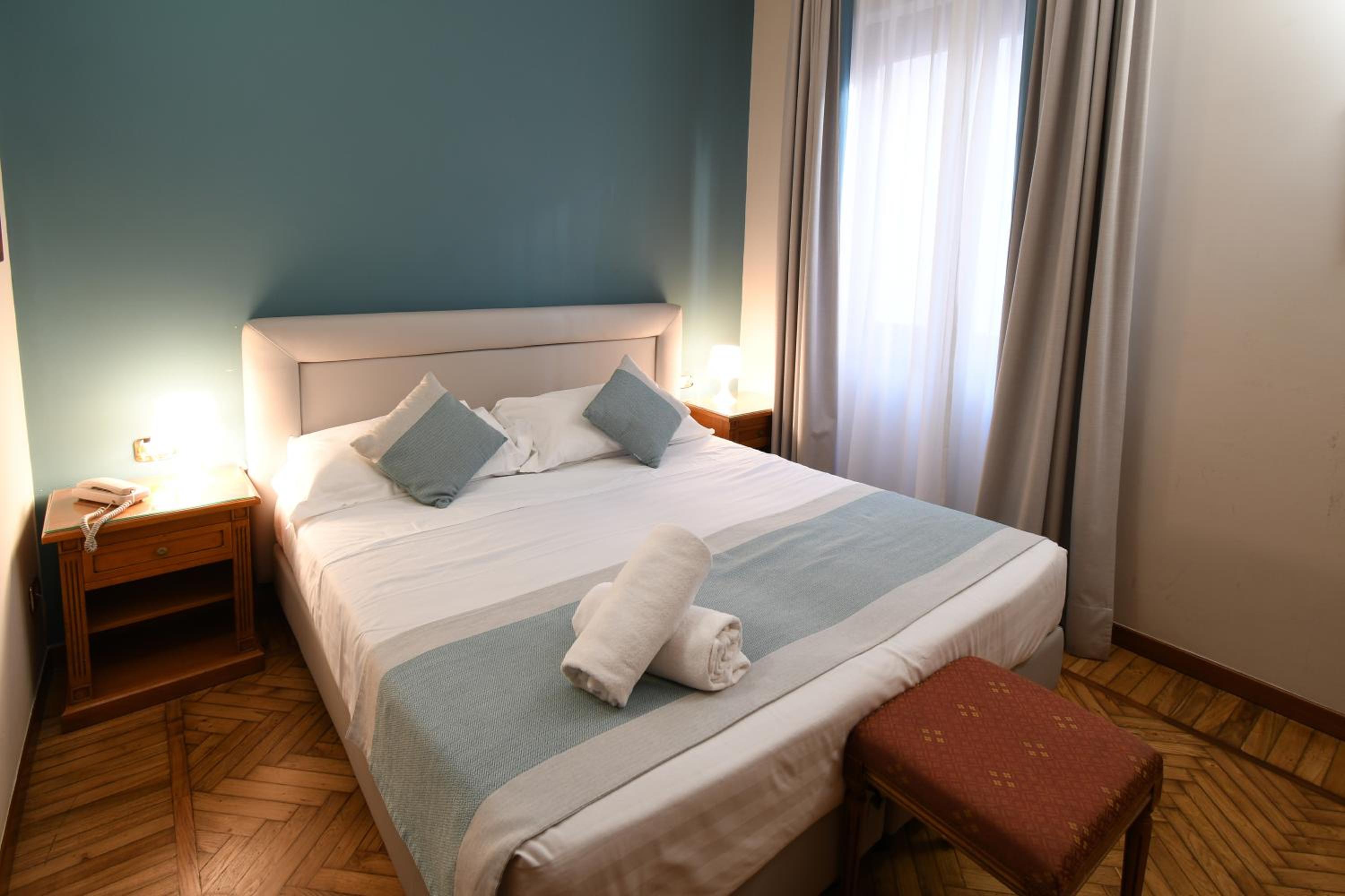 Small Double Room - Photo 4