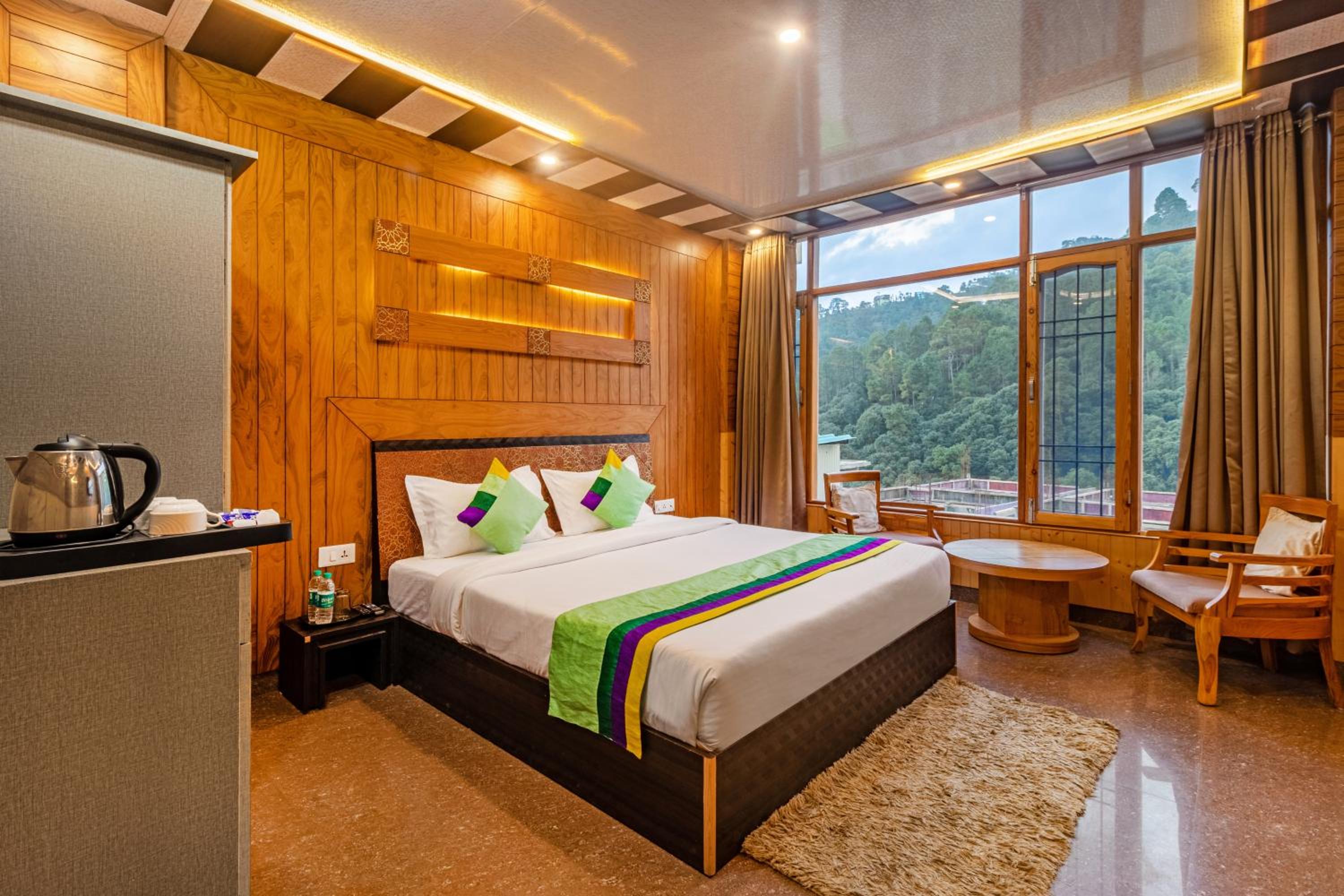 Deluxe Room With Wooden Interiors photo 1