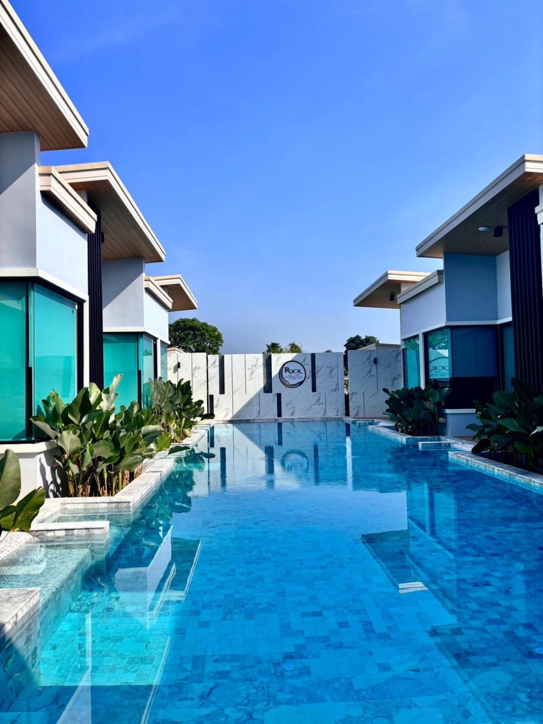 King Suite with Pool View - Photo 2