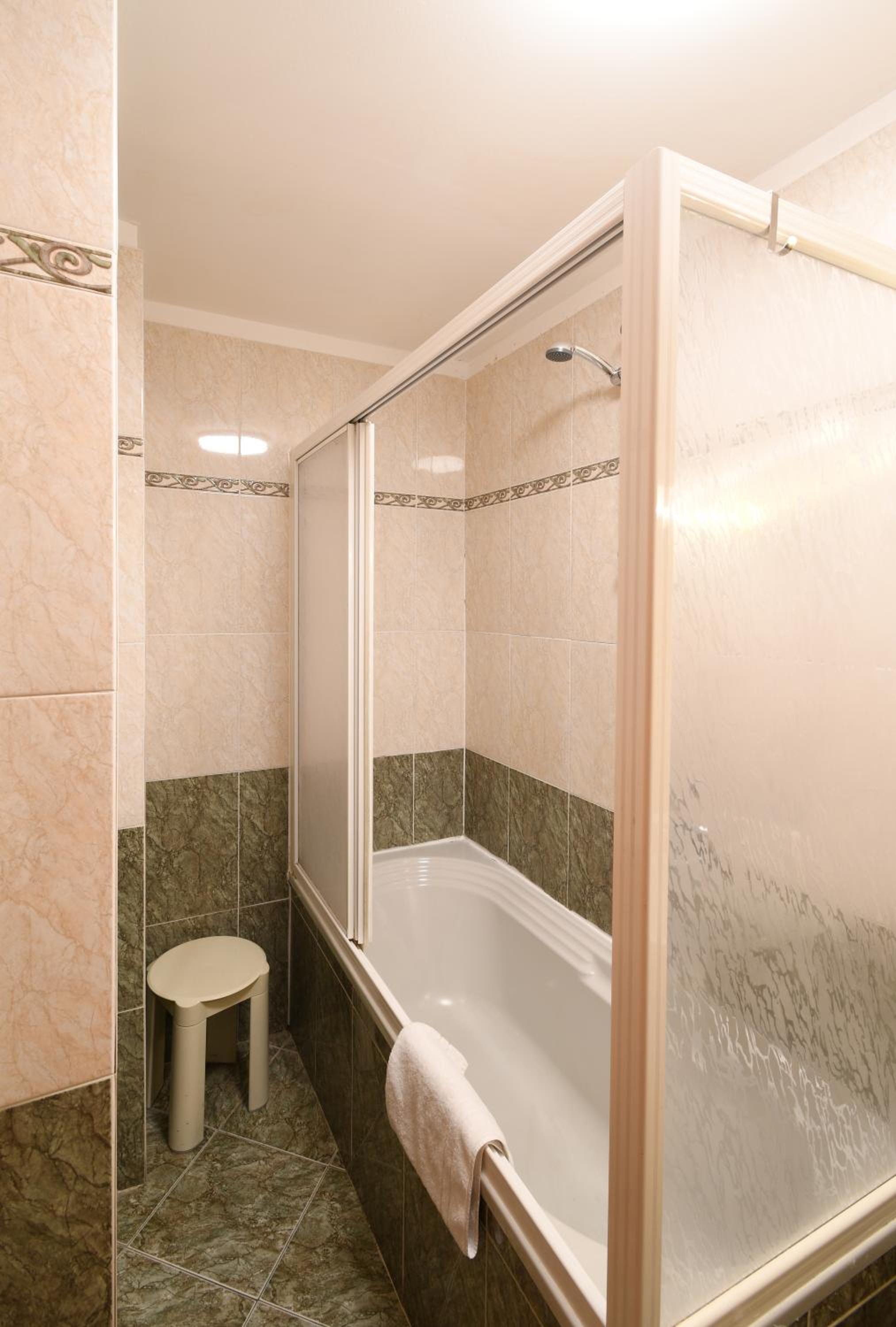 Triple Room - Photo 9