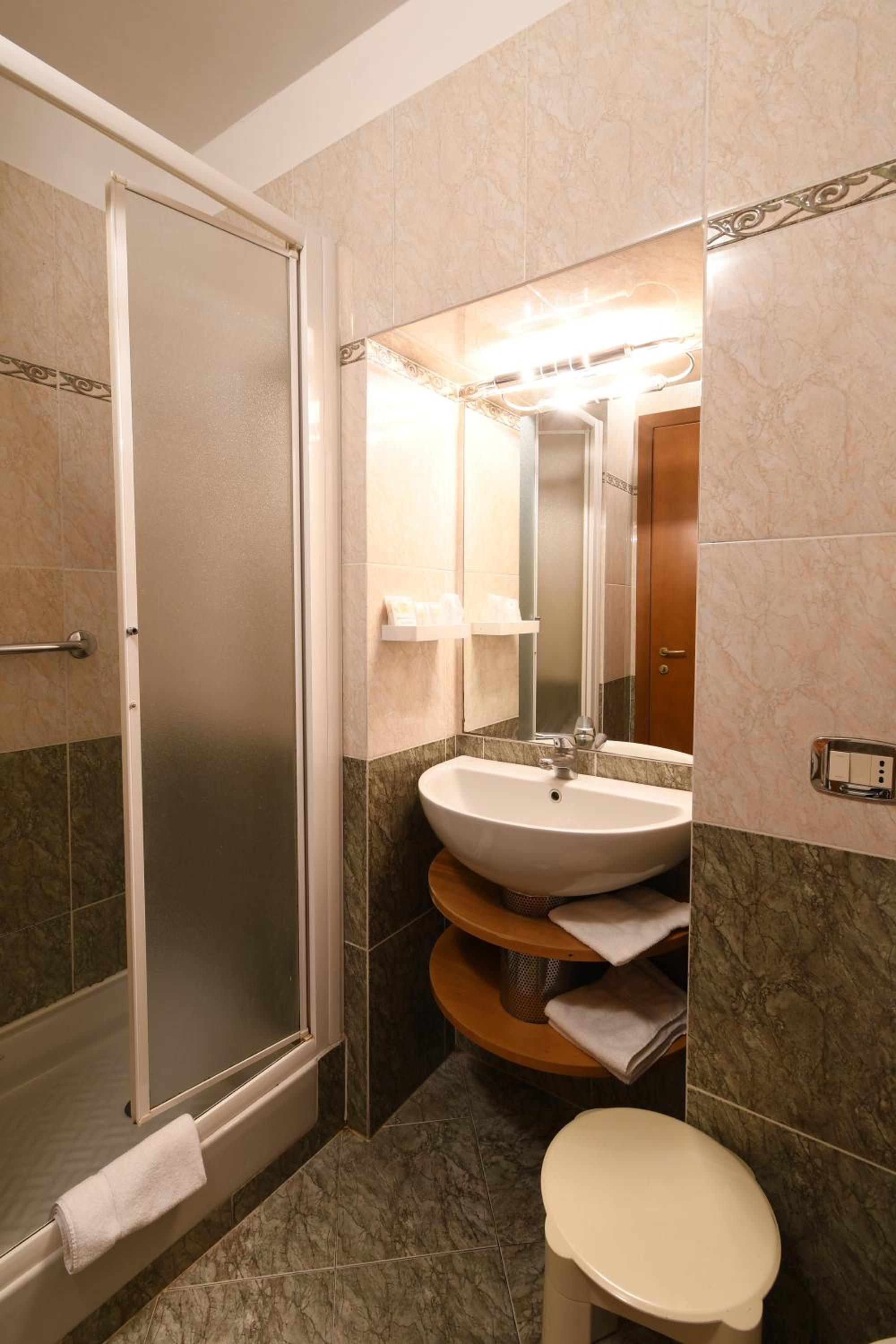 Triple Room - Photo 6