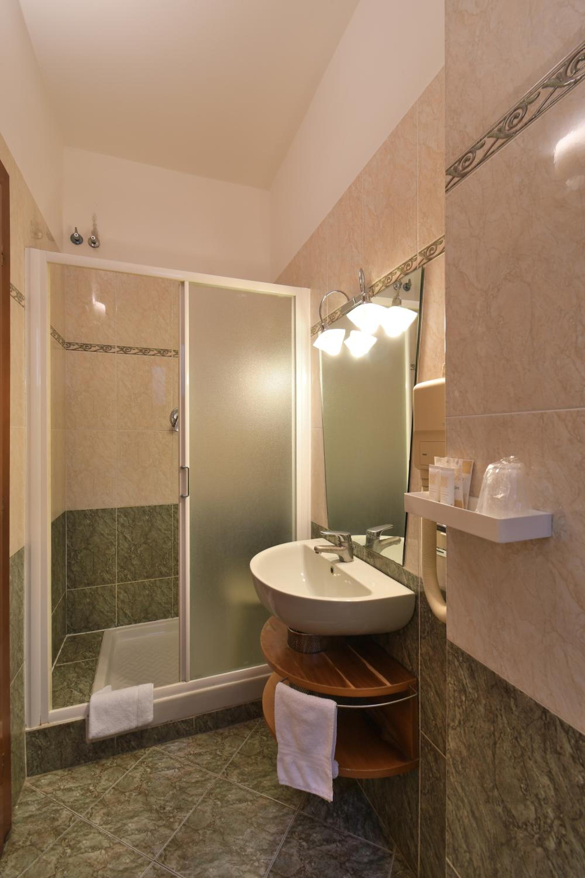 Single Room photo 2