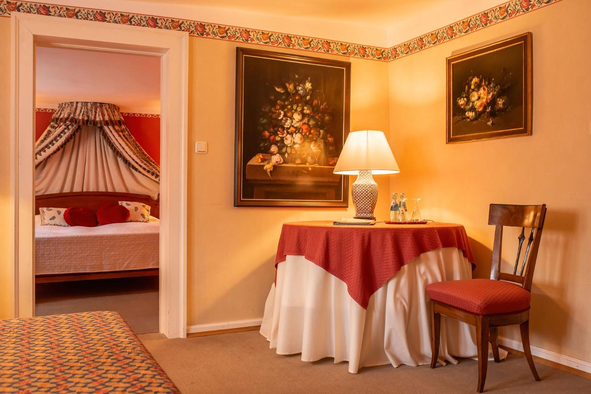Honeymoon Suite photo 3