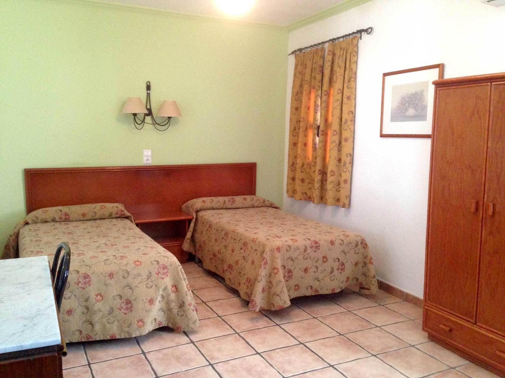 Double or Twin Room - Photo 15