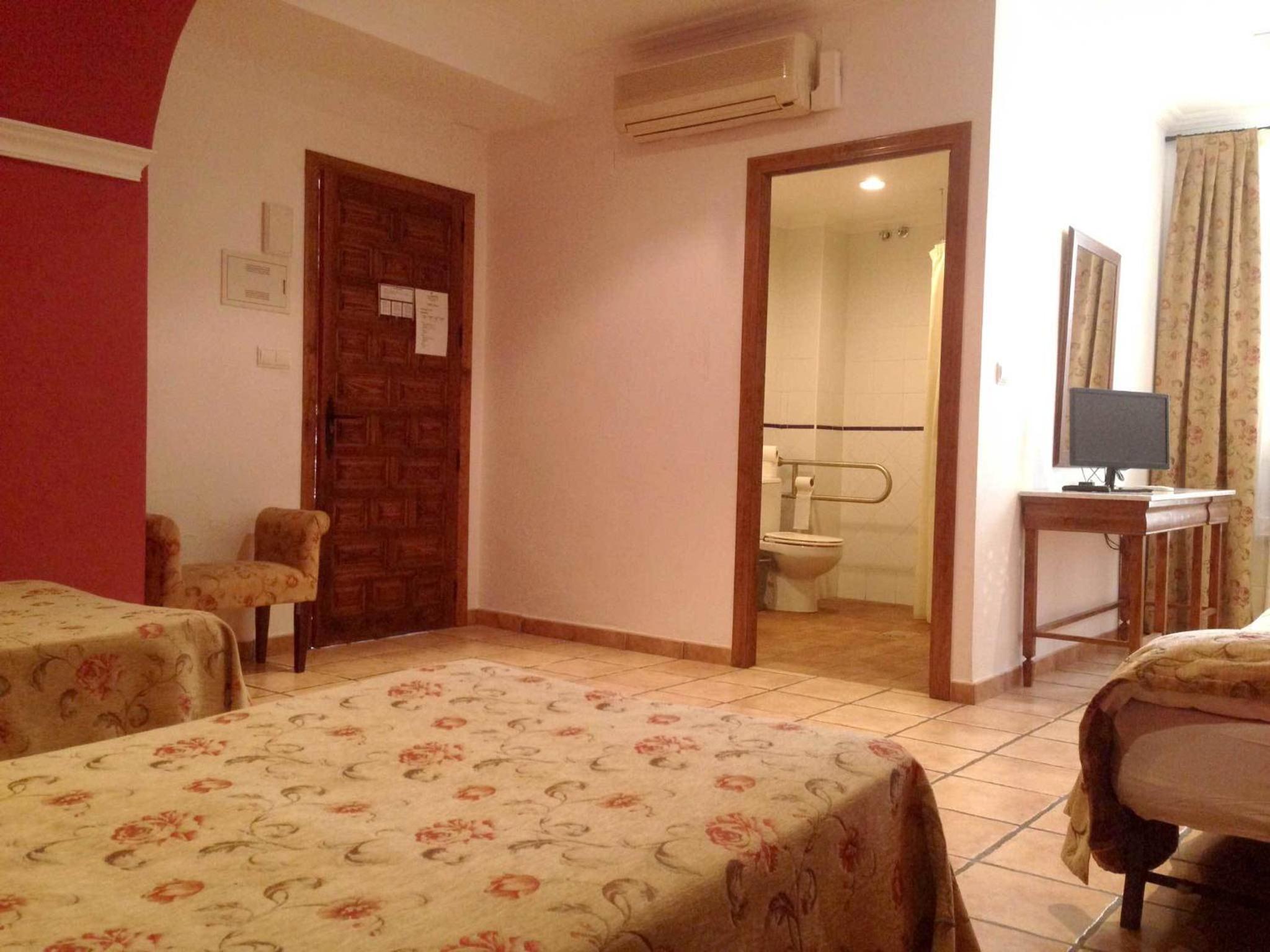 Triple Room - Photo 7