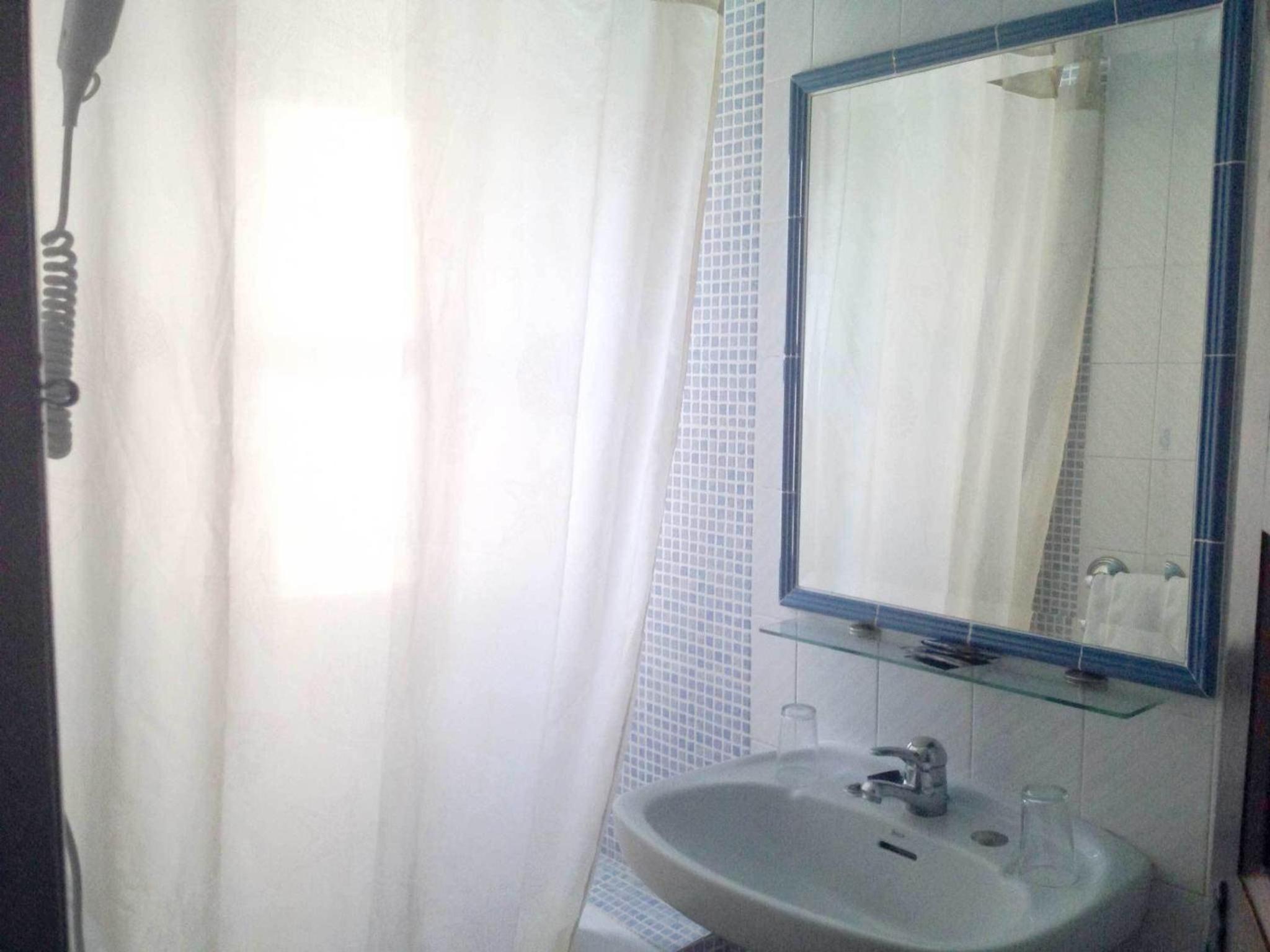 Double or Twin Room - Photo 14