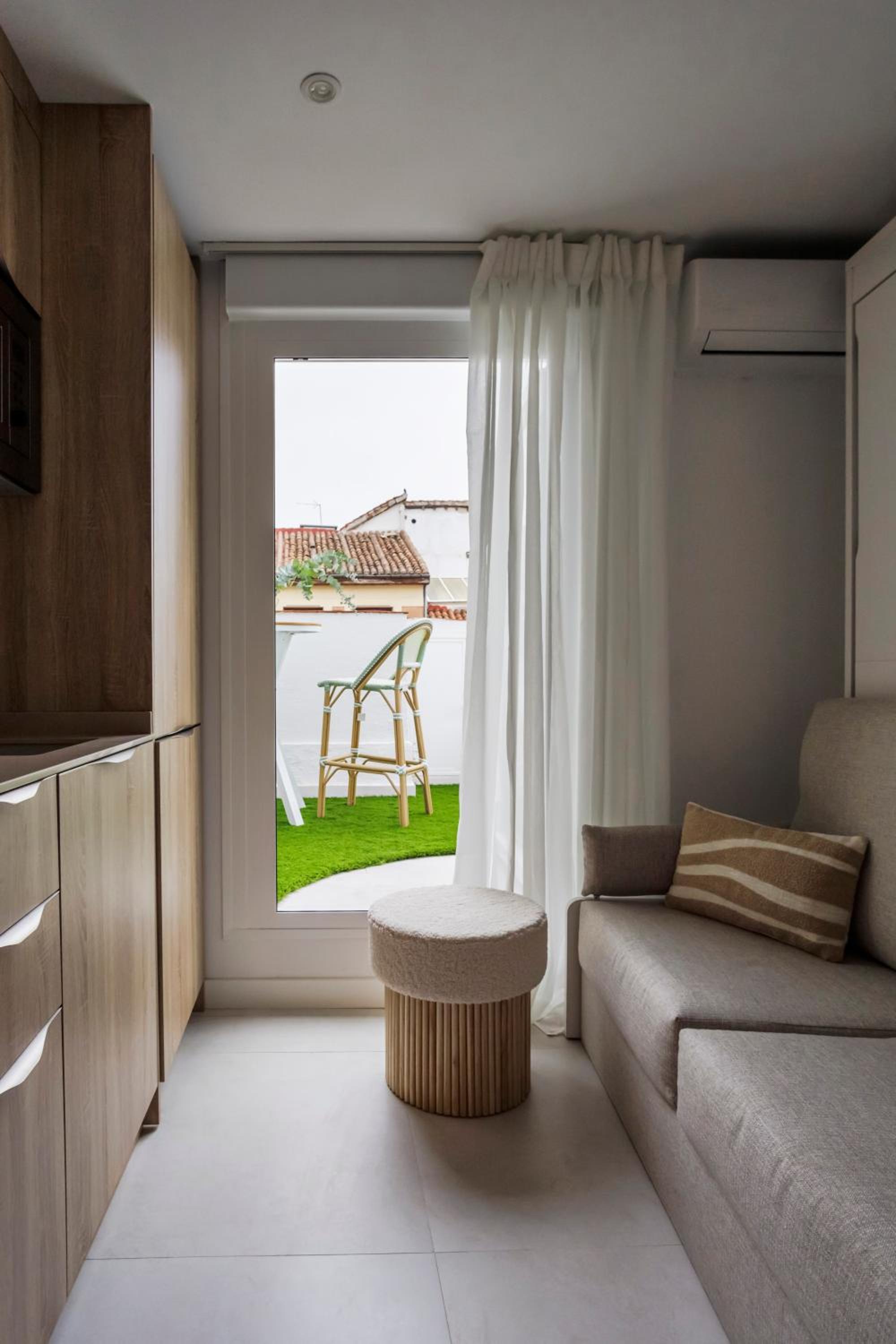 Estudio con sofá cama