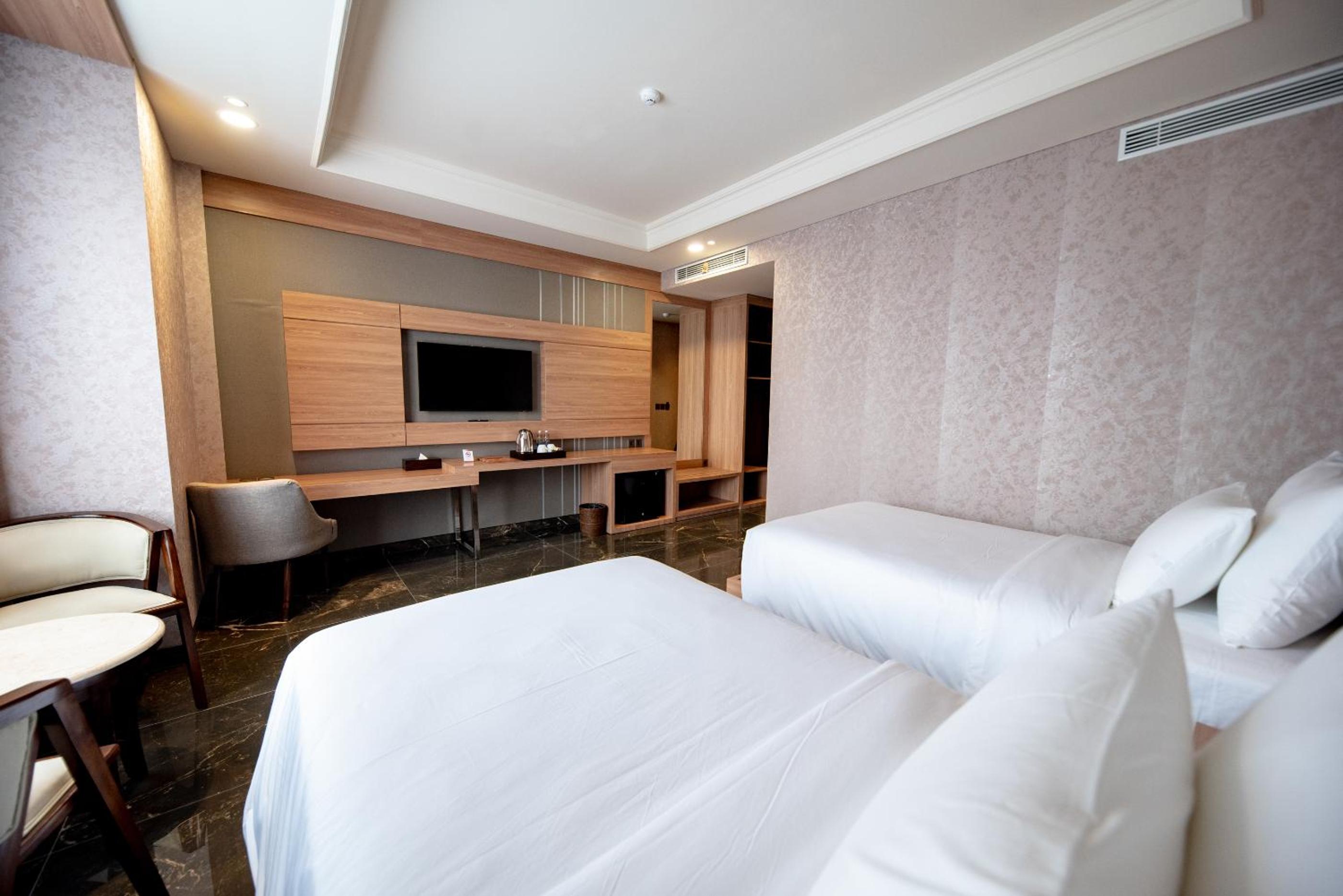 Deluxe Twin Room - Photo 3