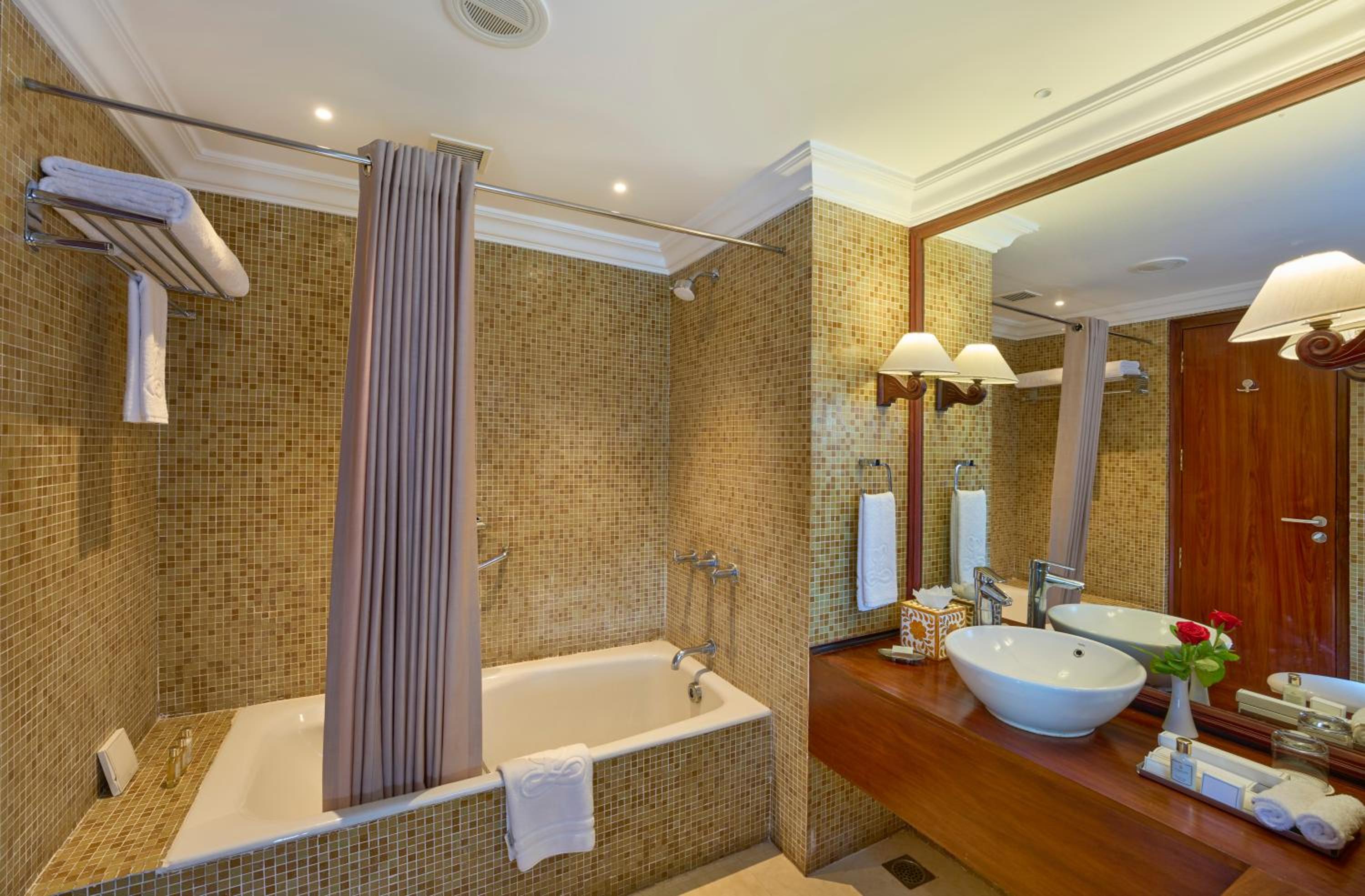 Grand Heritage Lake View Twin