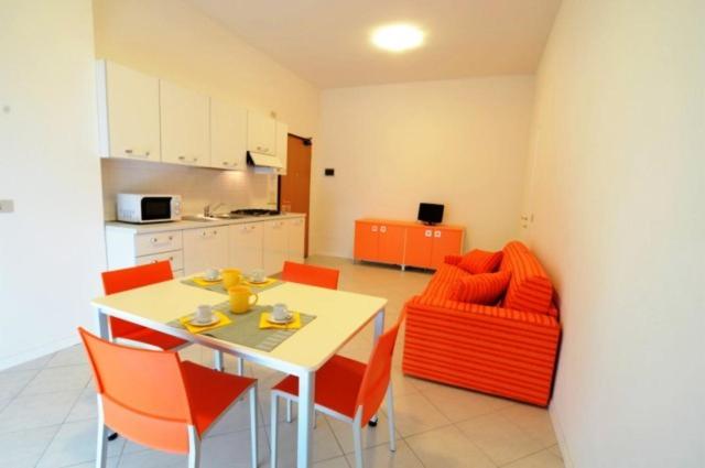 Superior One-Bedroom Apartment - Photo 1