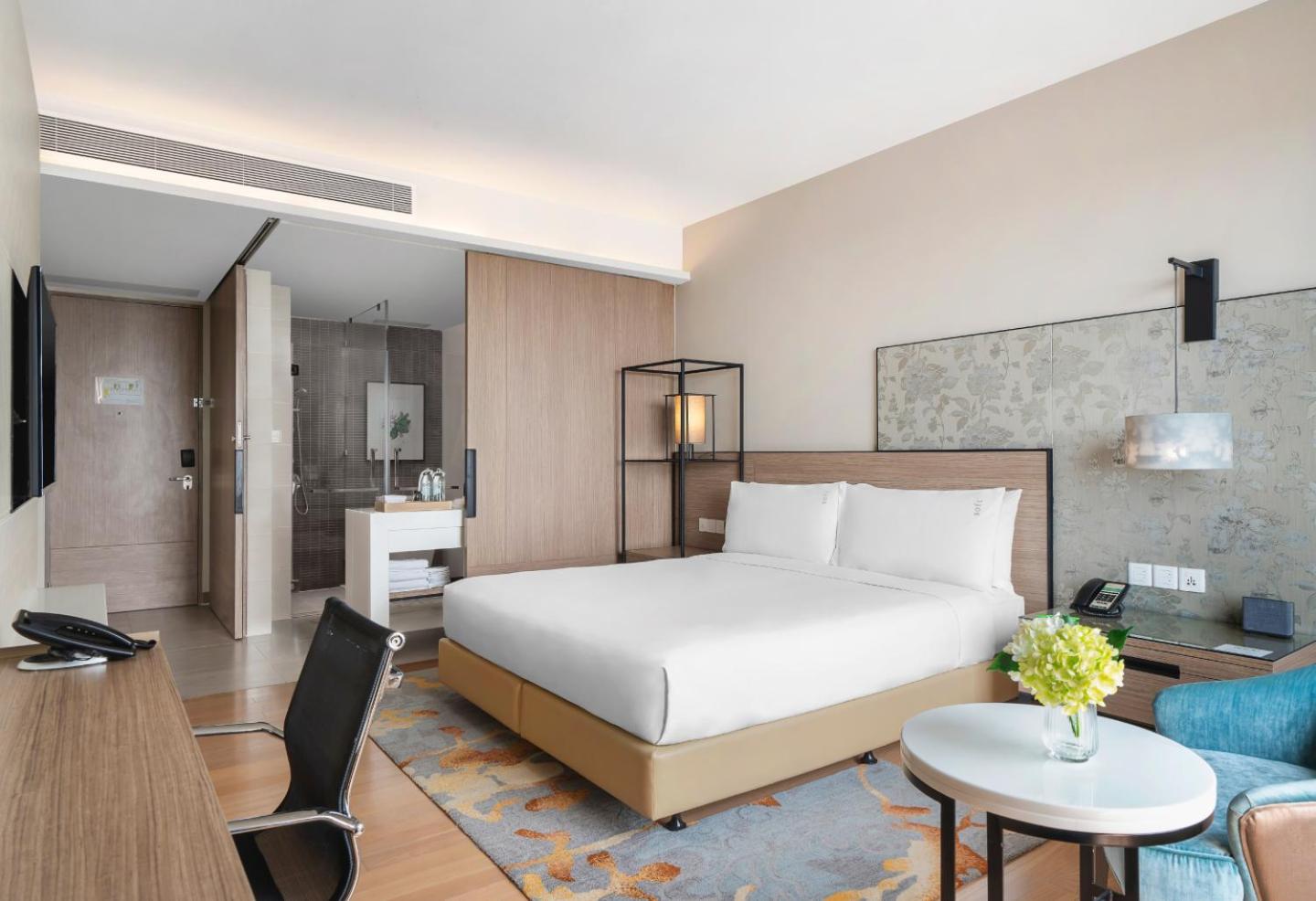 Premium King Room photo 2