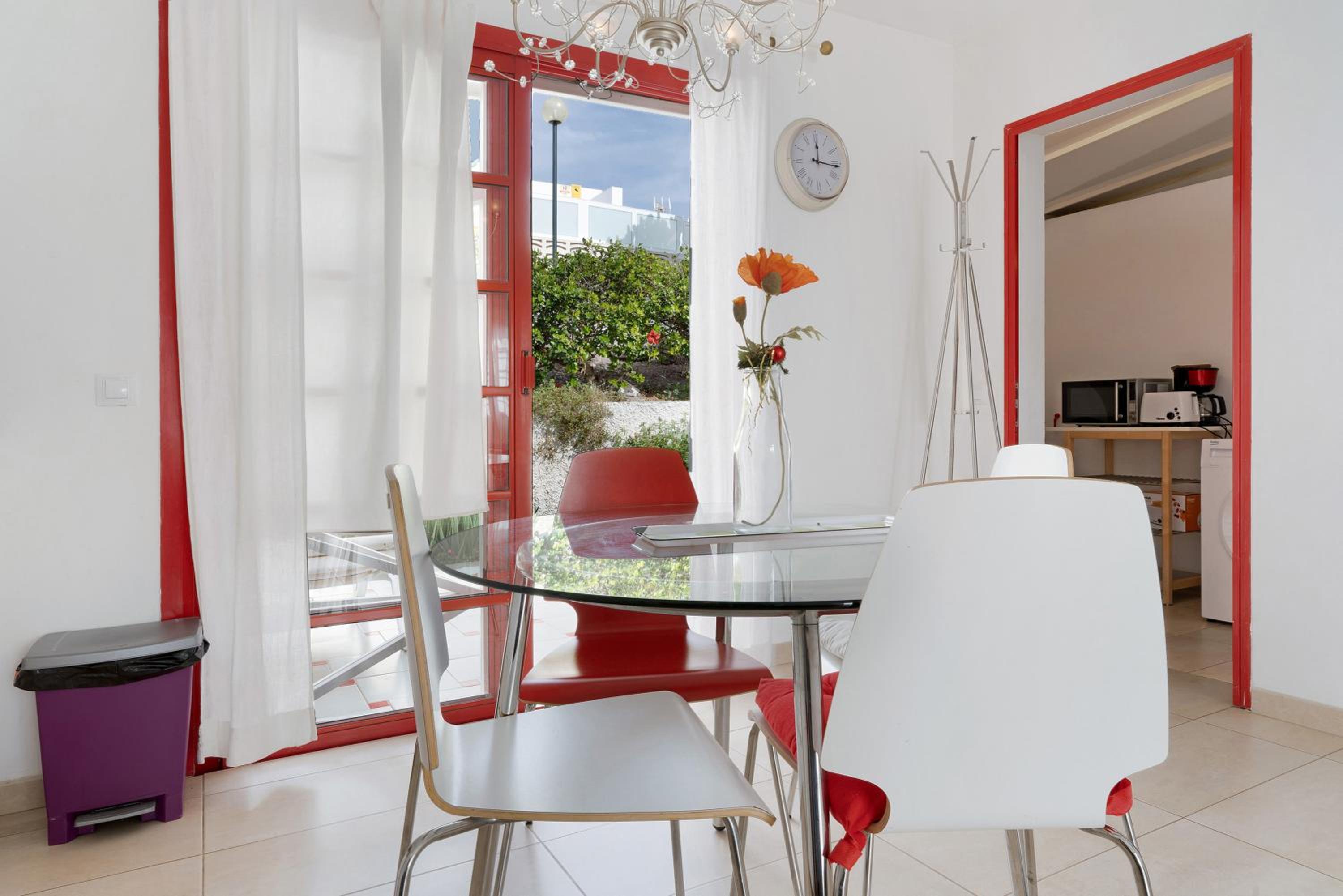 One-Bedroom Apartment with Garden View photo 3