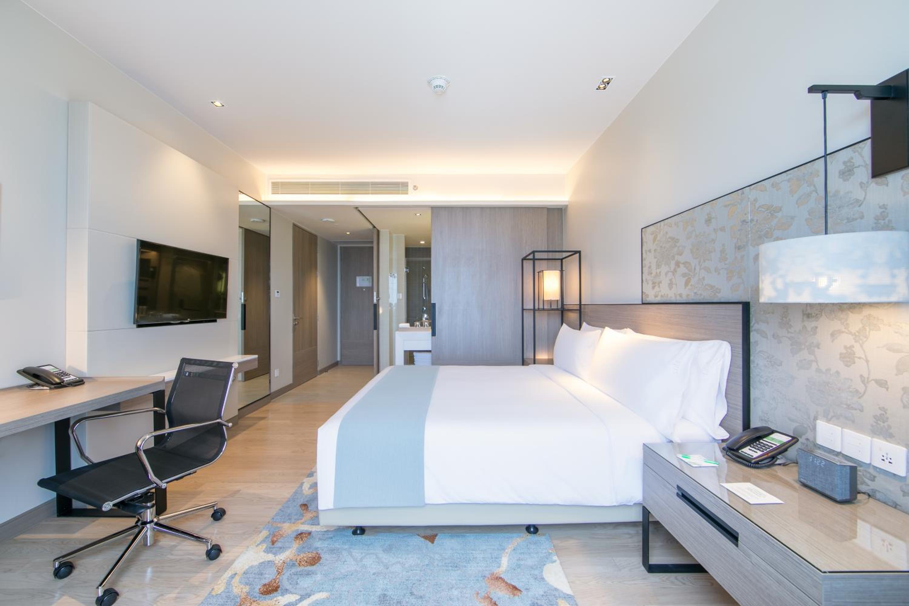 1 King Bed Premium Sea View High Floor