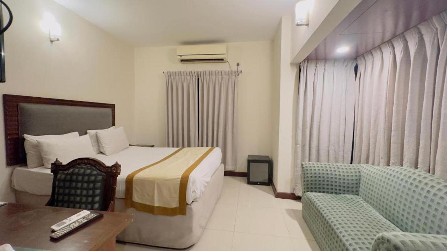 Deluxe King Room photo 3
