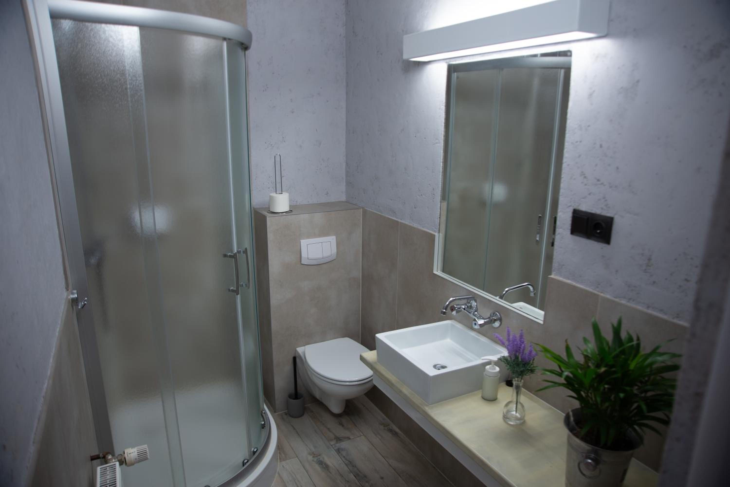 Family Suite (5 Adults) - Photo 7