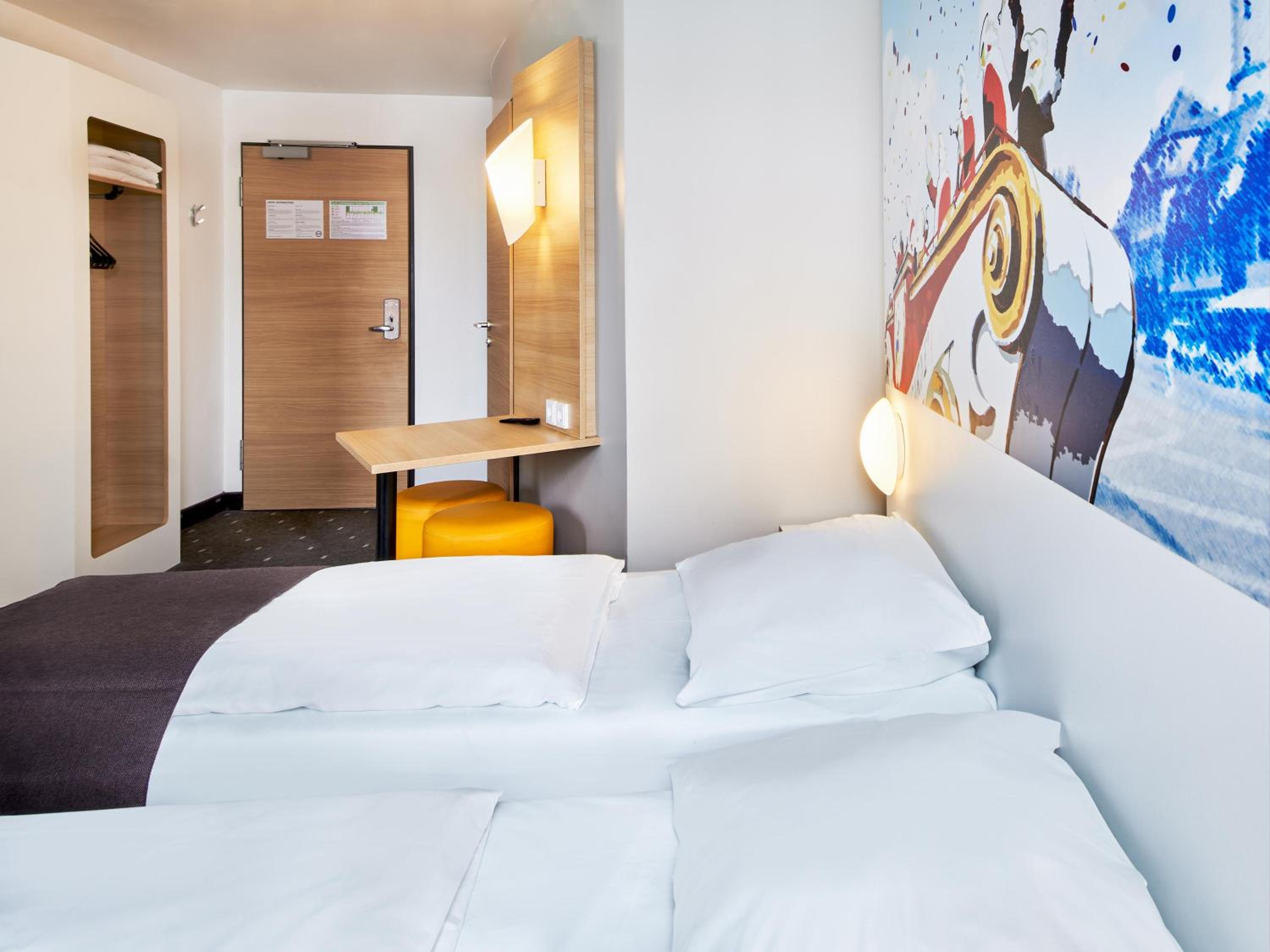 Twin Room - Photo 5