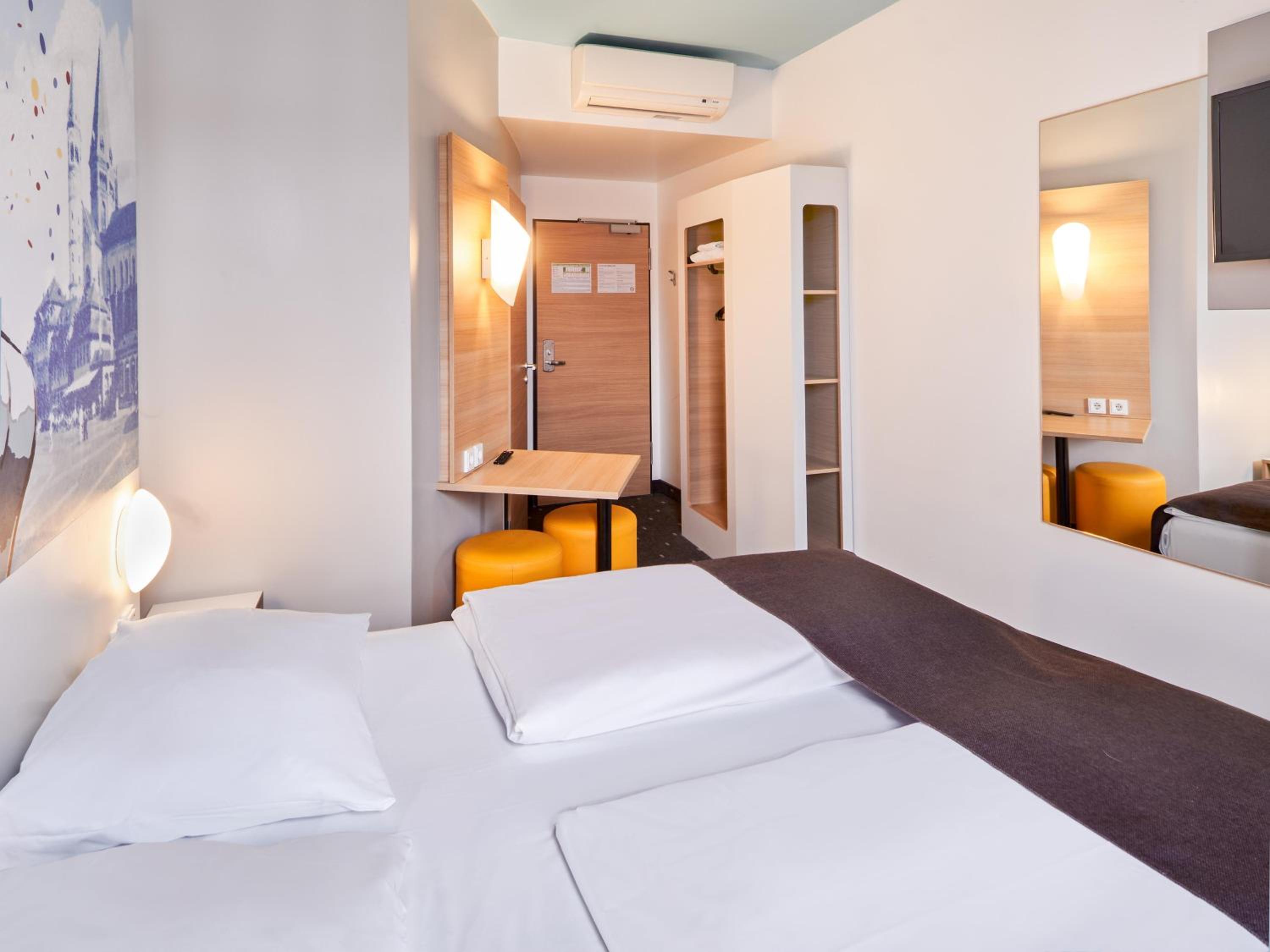 Double Room - Photo 5