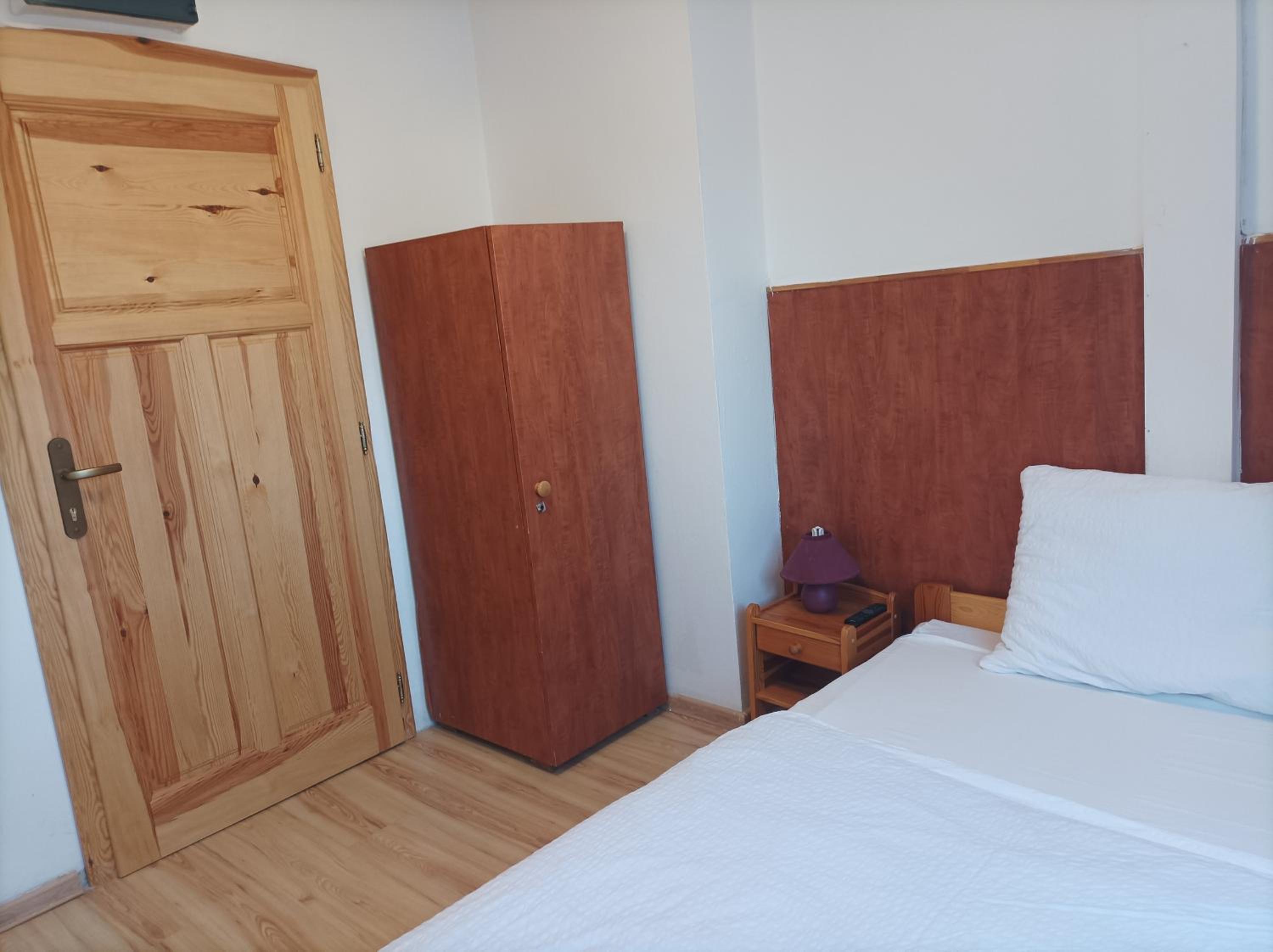 Single Room with Bathroom photo 3