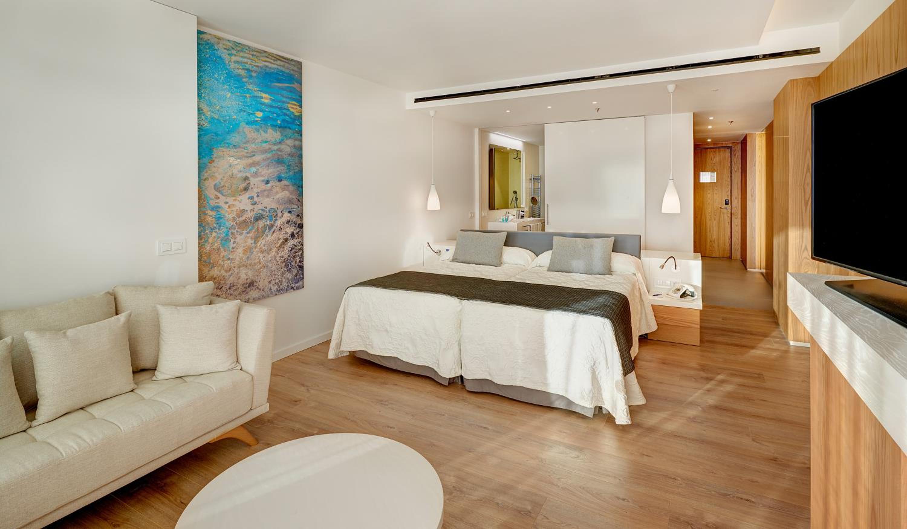 Suite Junior con vista a la piscina