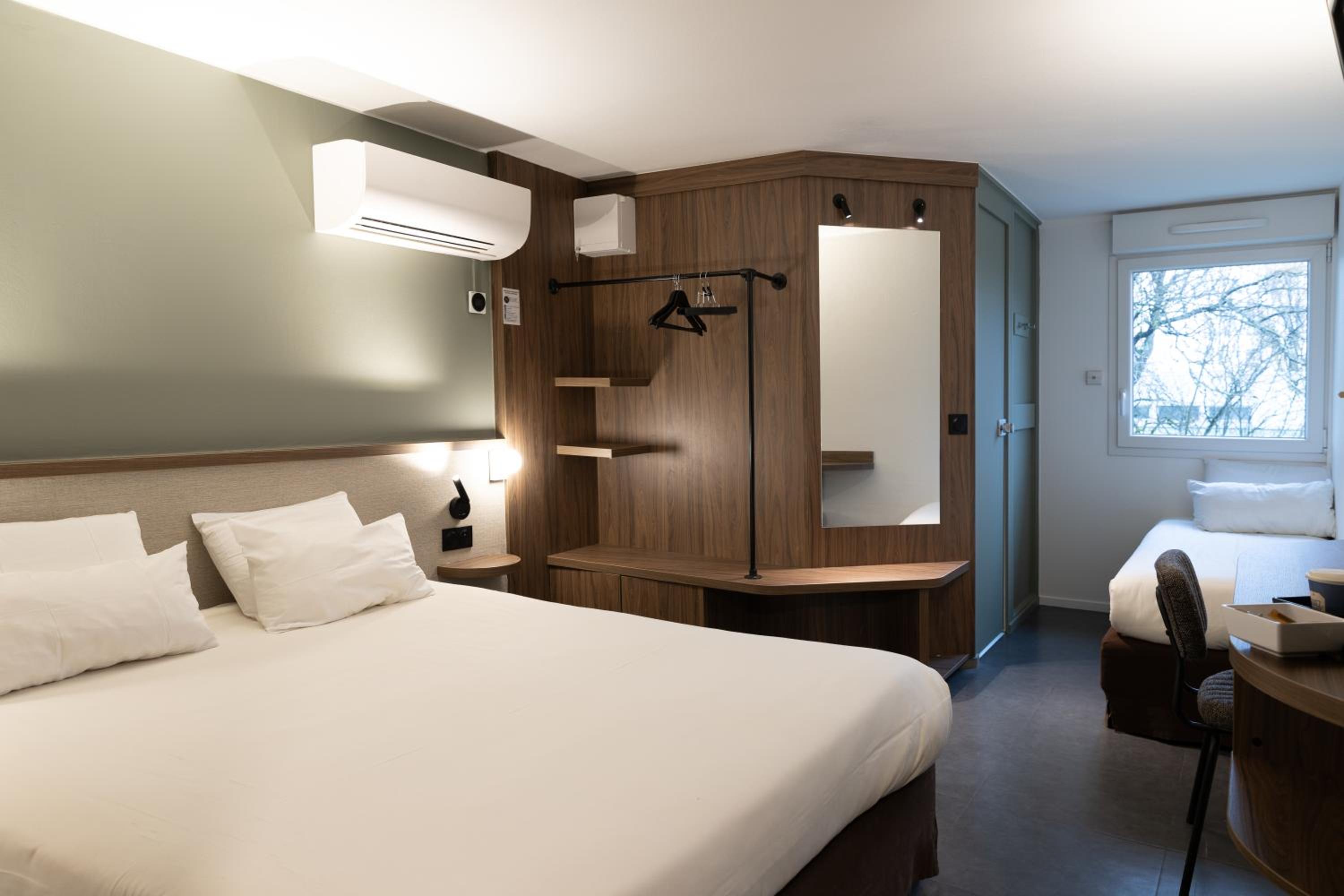 Triple Room (1 Double Bed + 1 Single Bed) - Photo 1
