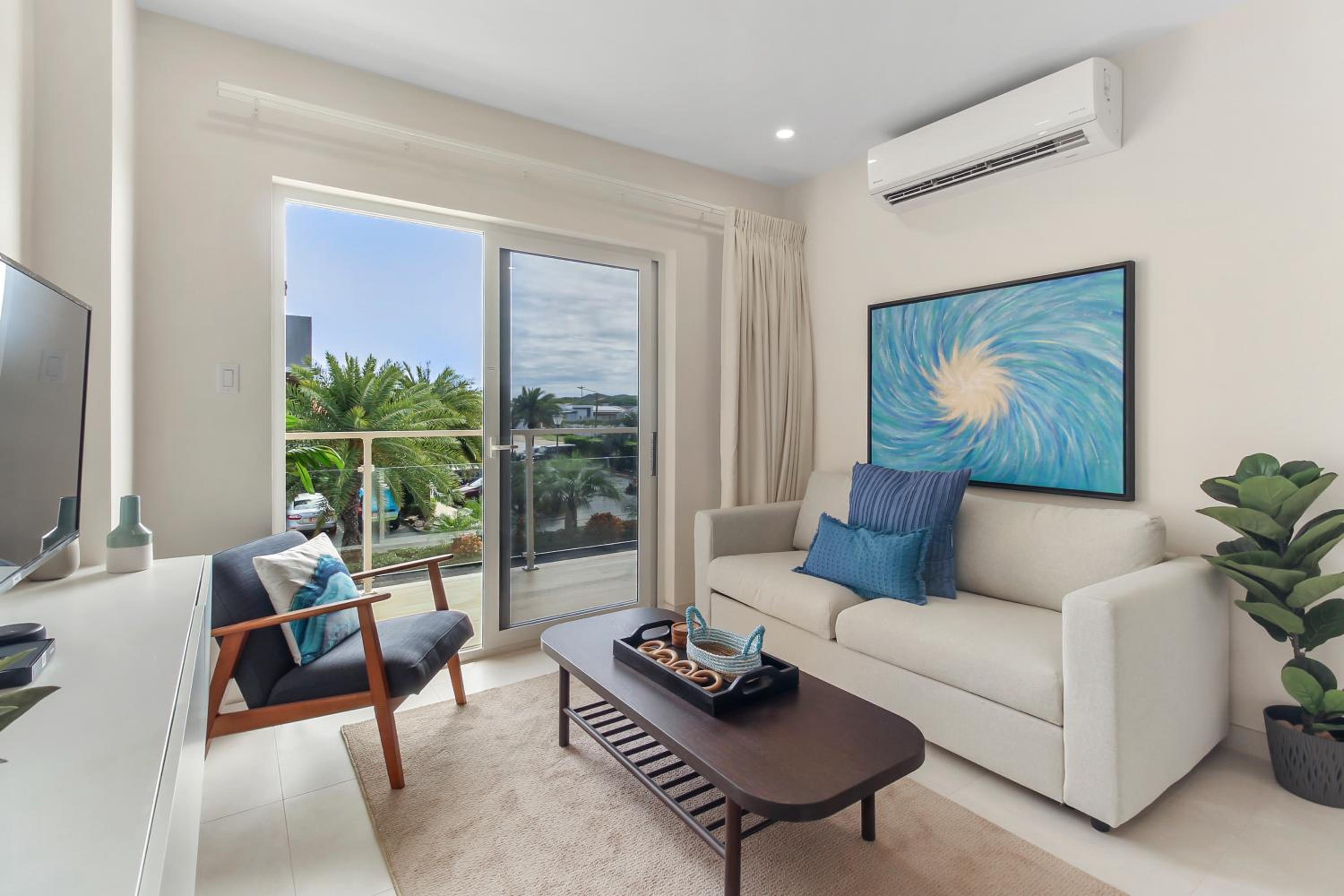 Apartment with Balcony photo 1
