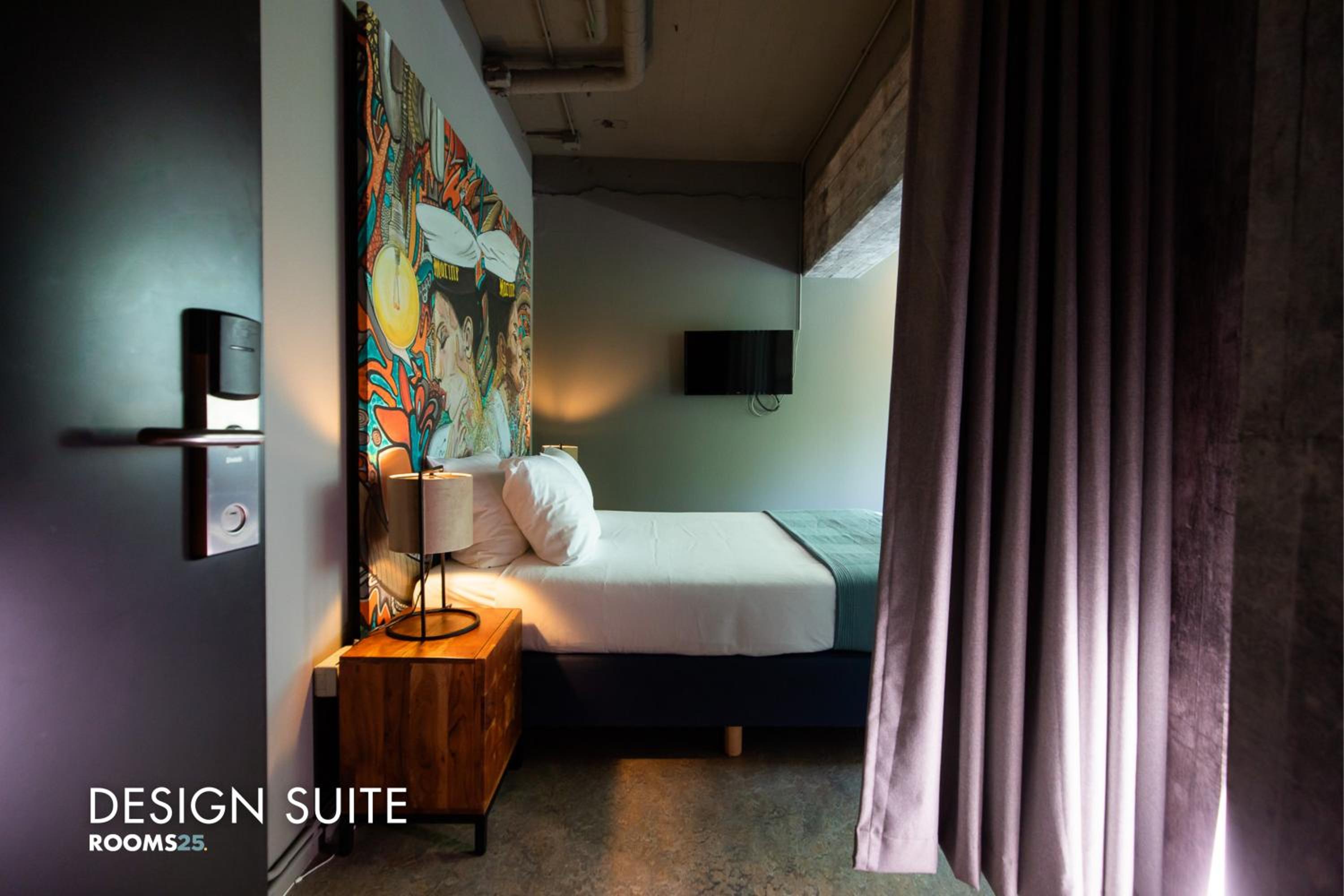 Deluxe King Room photo 2