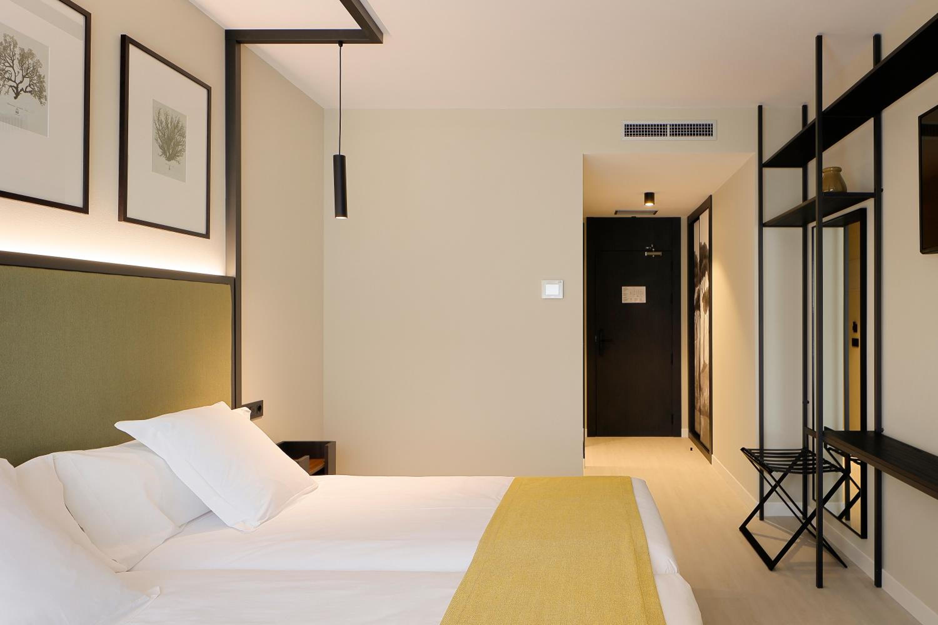 Twin Room with View - Photo 15