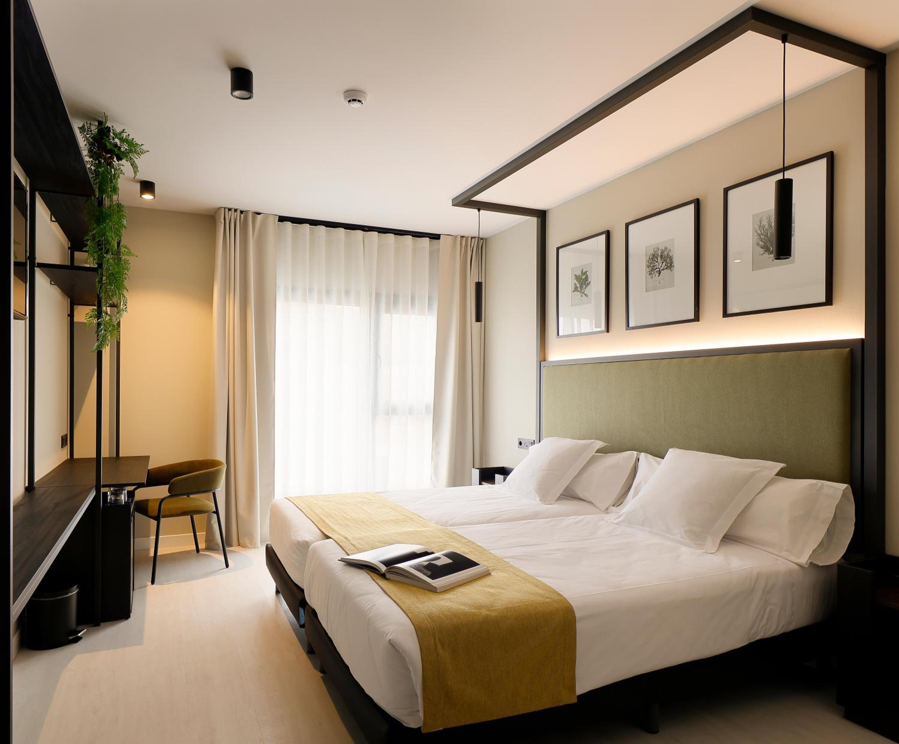 Twin Room with View - Photo 1