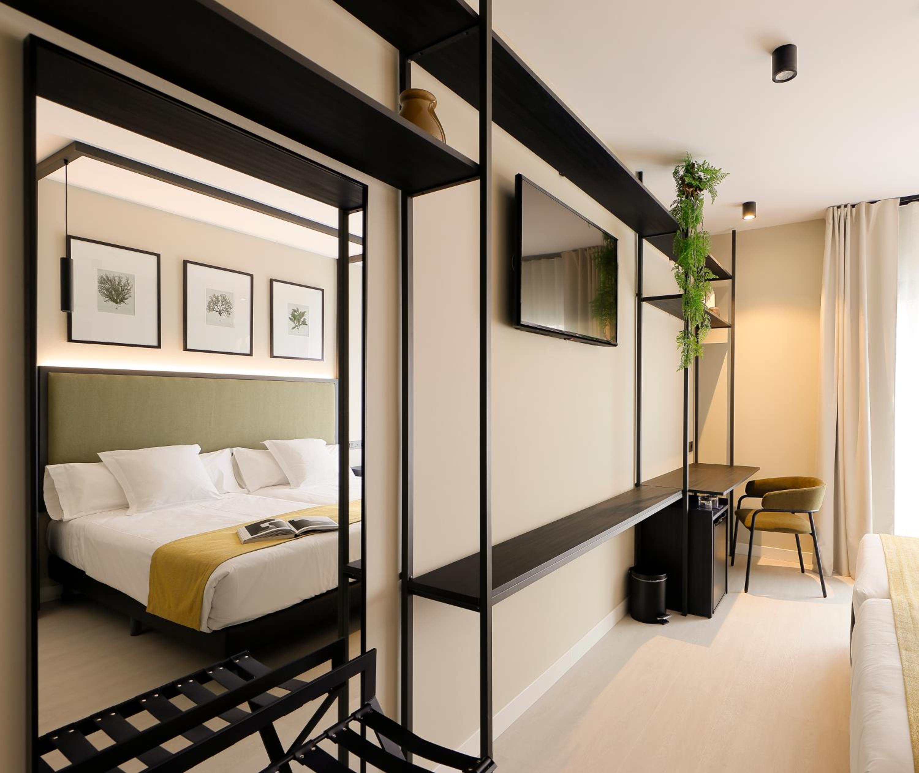 Twin Room with View - Photo 18