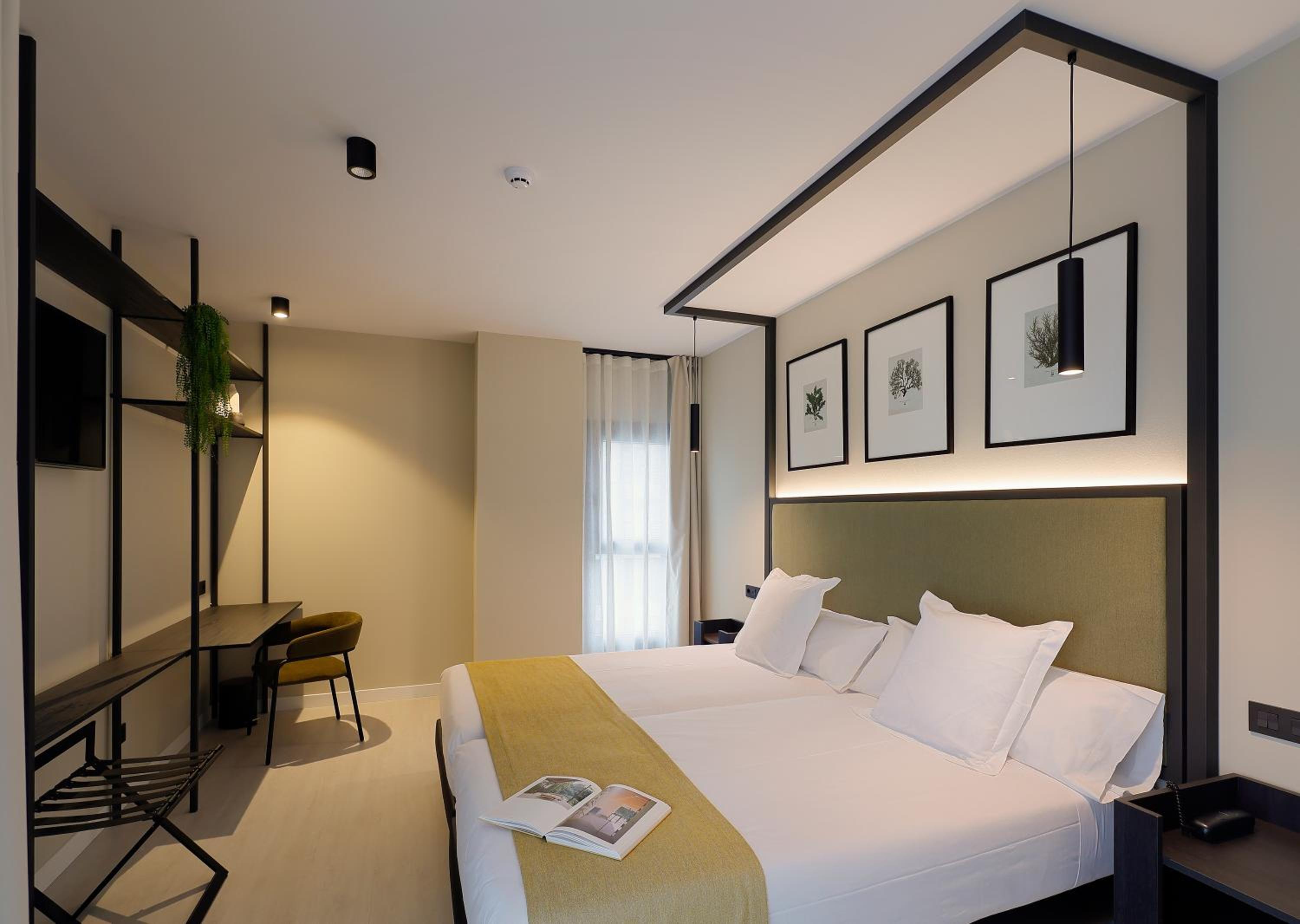 Twin Room with View - Photo 23